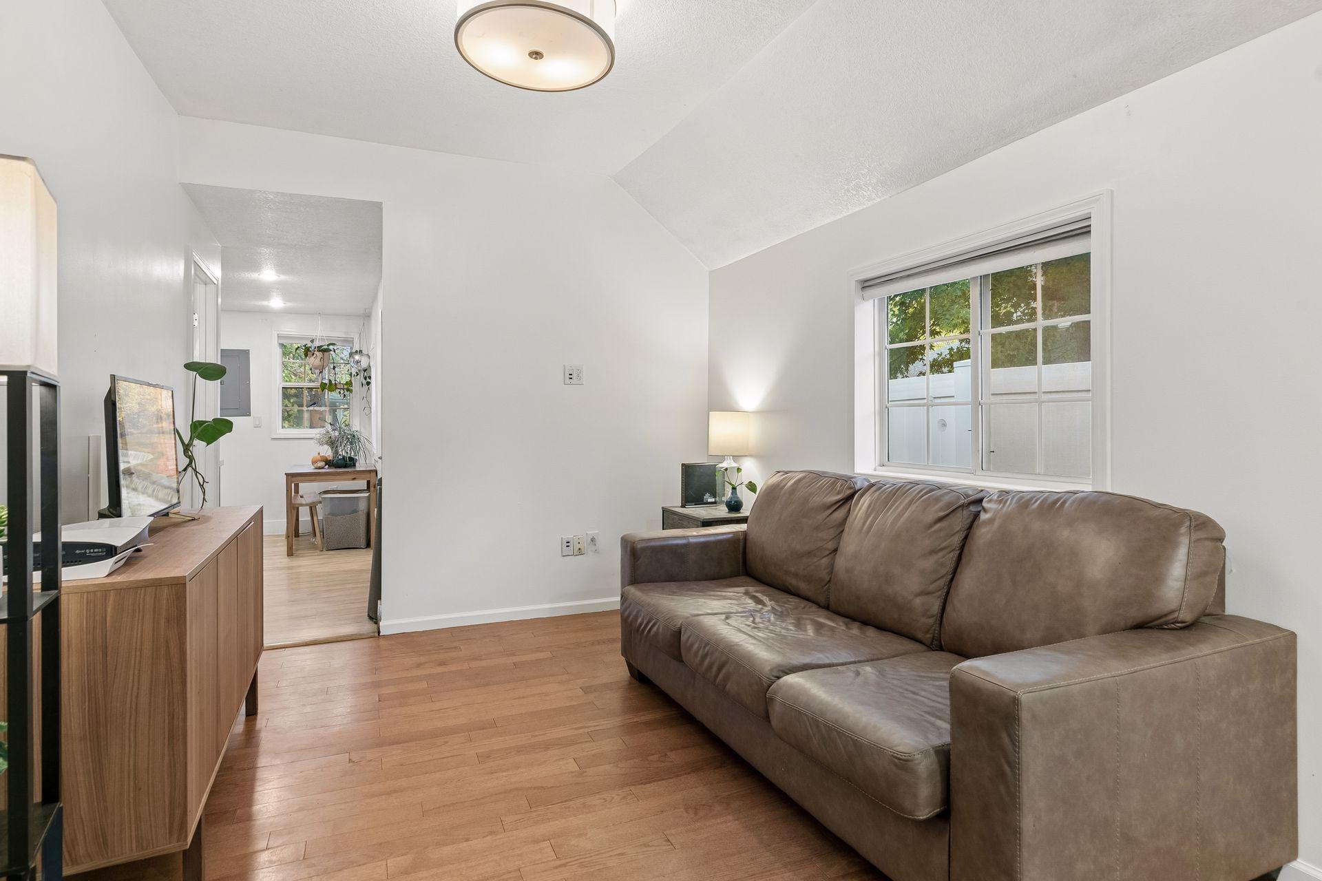 41 King Street E Property Photo 9