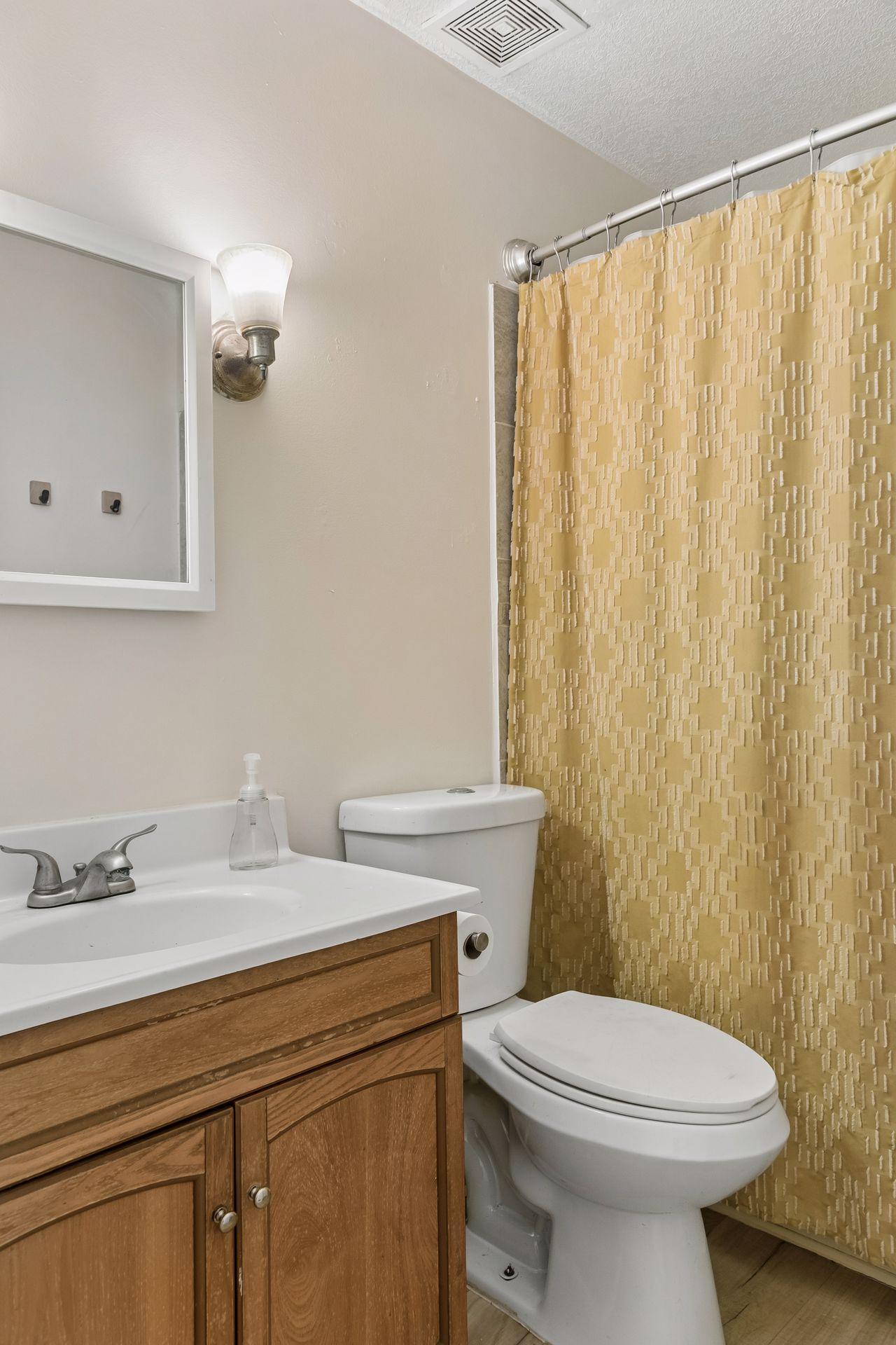 41 King Street E Property Photo 16