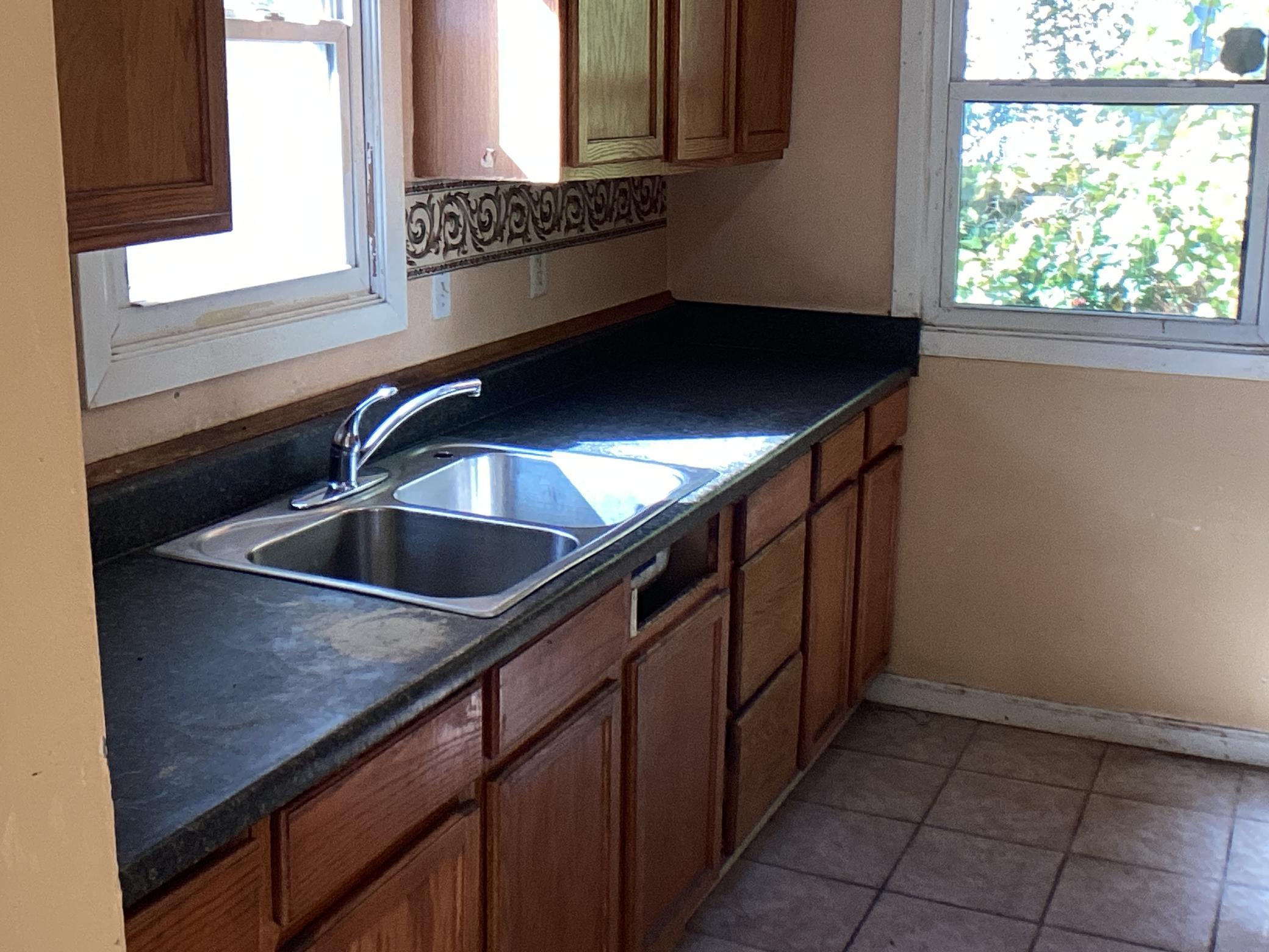 2319 W Broadway Avenue Property Photo 4