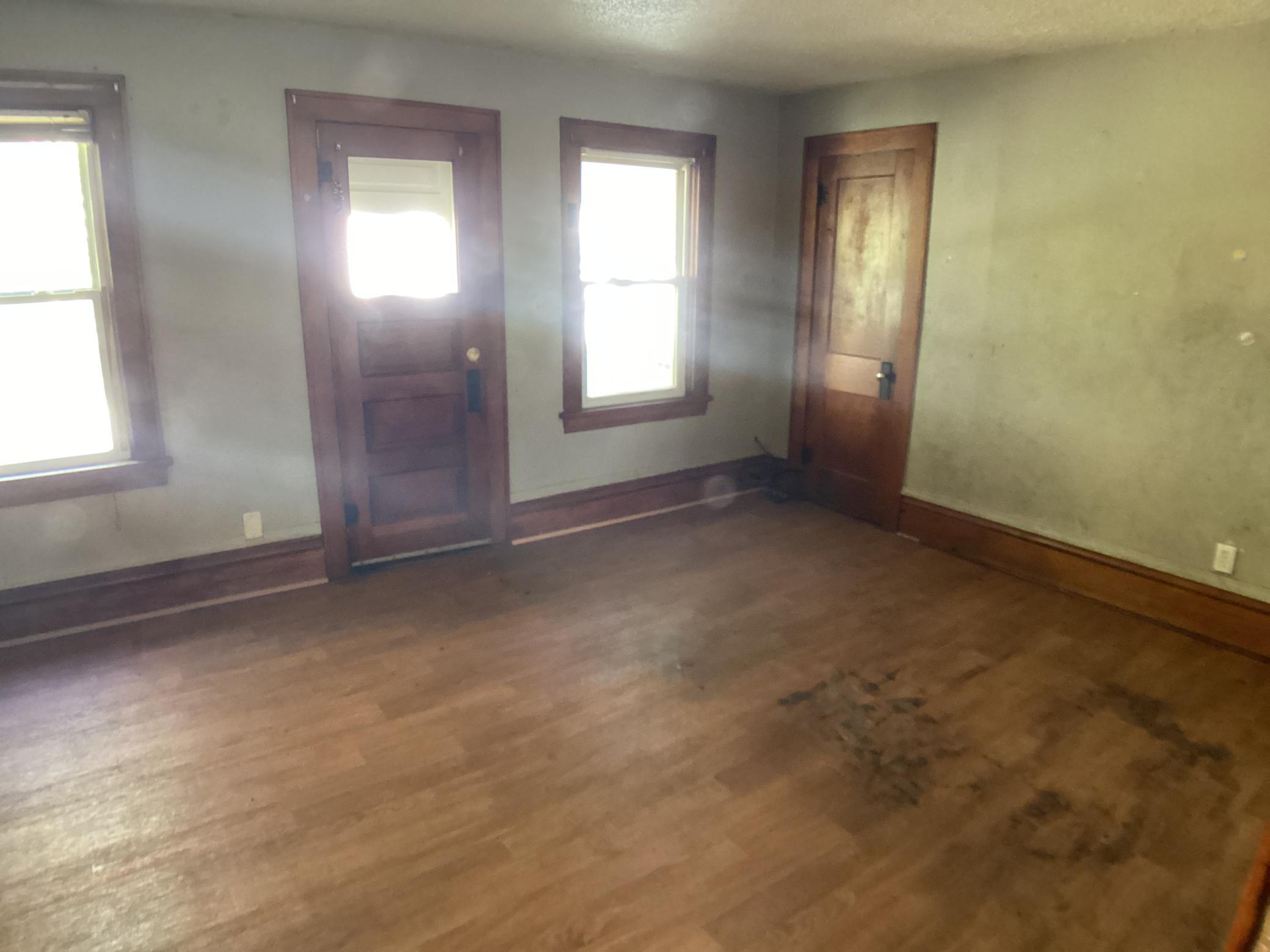 2319 W Broadway Avenue Property Photo 8