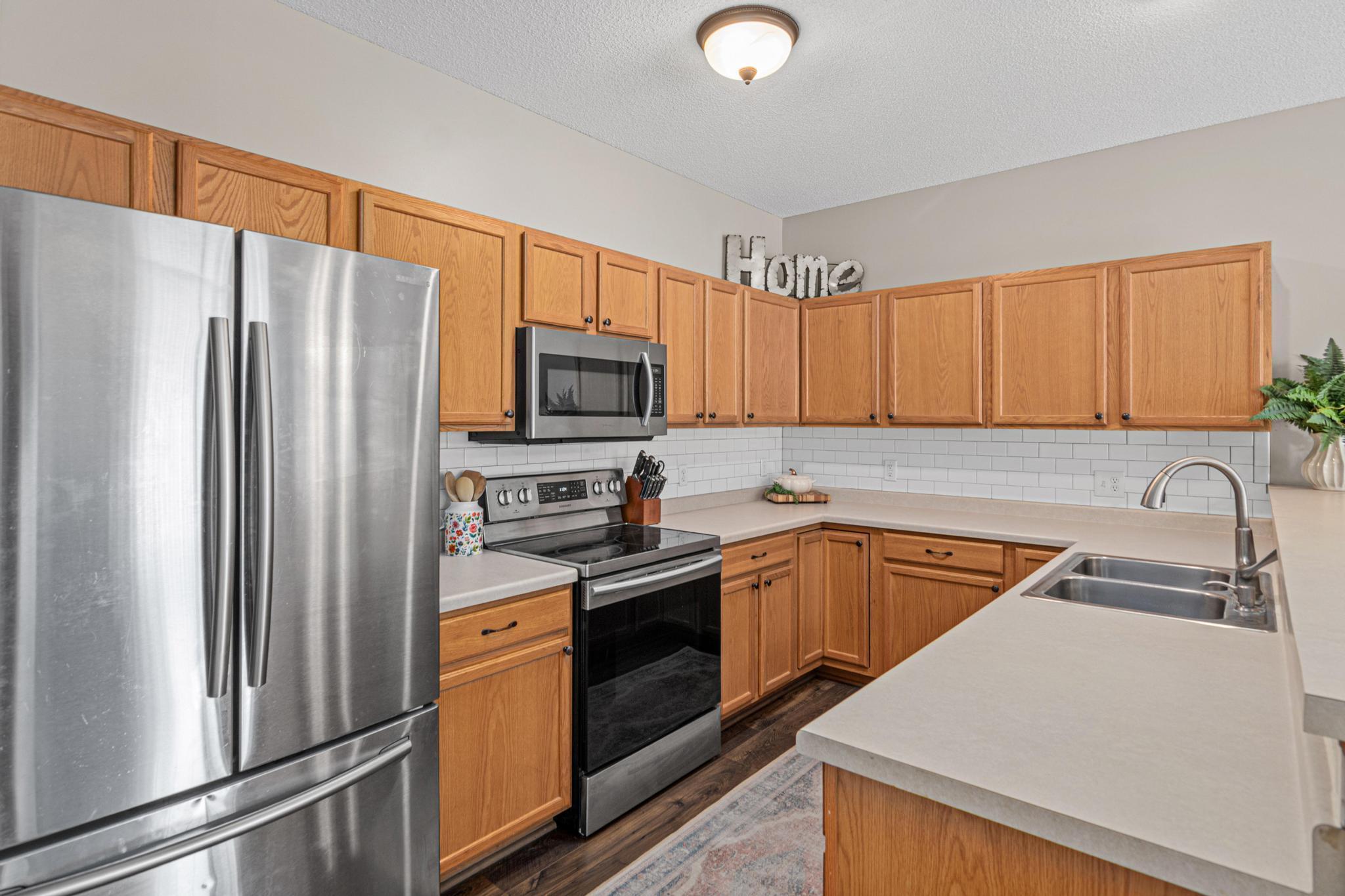 492 Willoughby Way W Property Photo 3