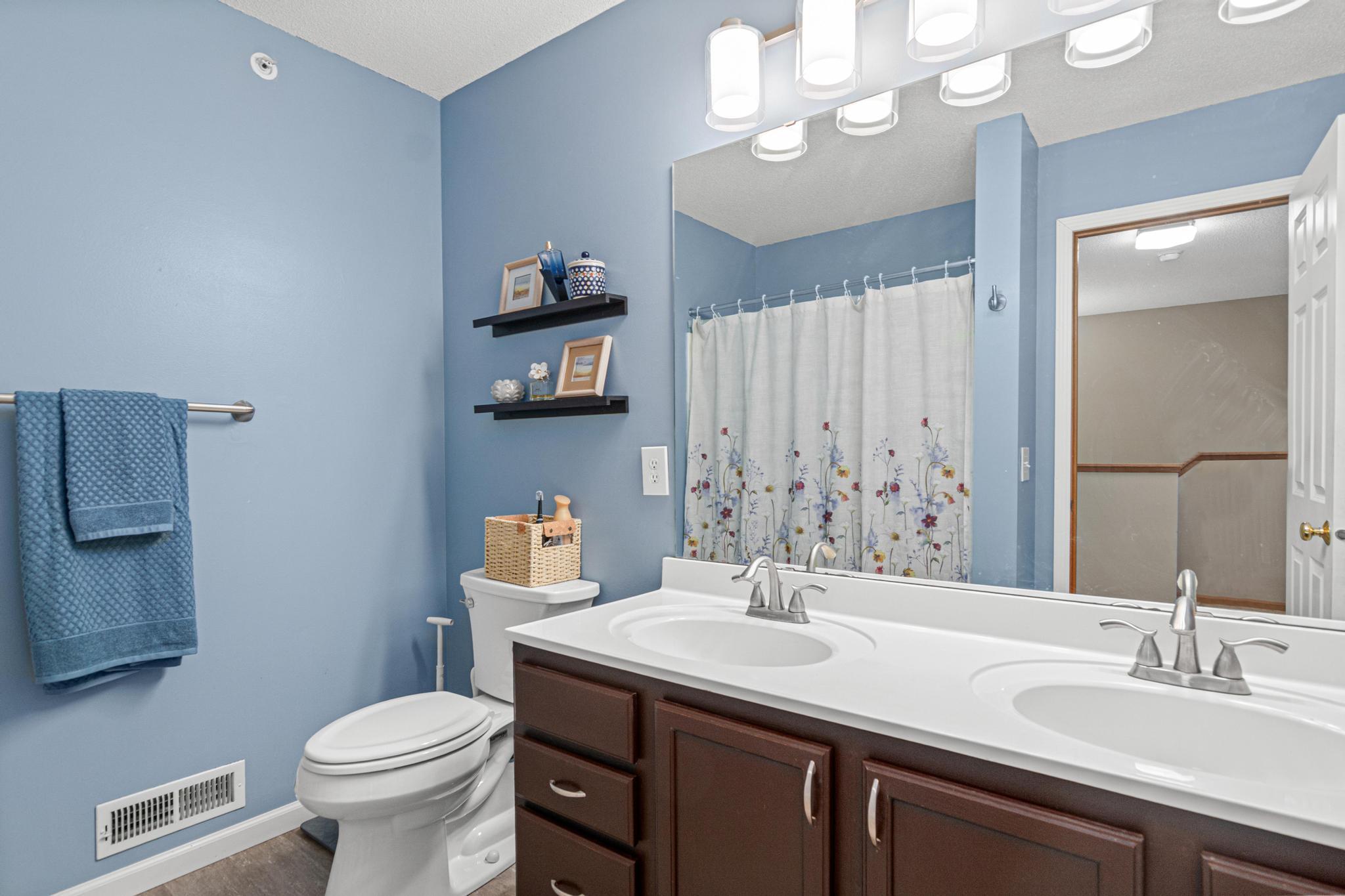 492 Willoughby Way W Property Photo 8