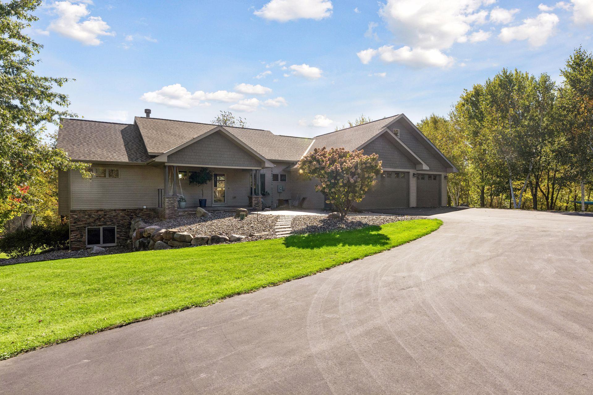 555 Chinnock Lane Property Photo 4