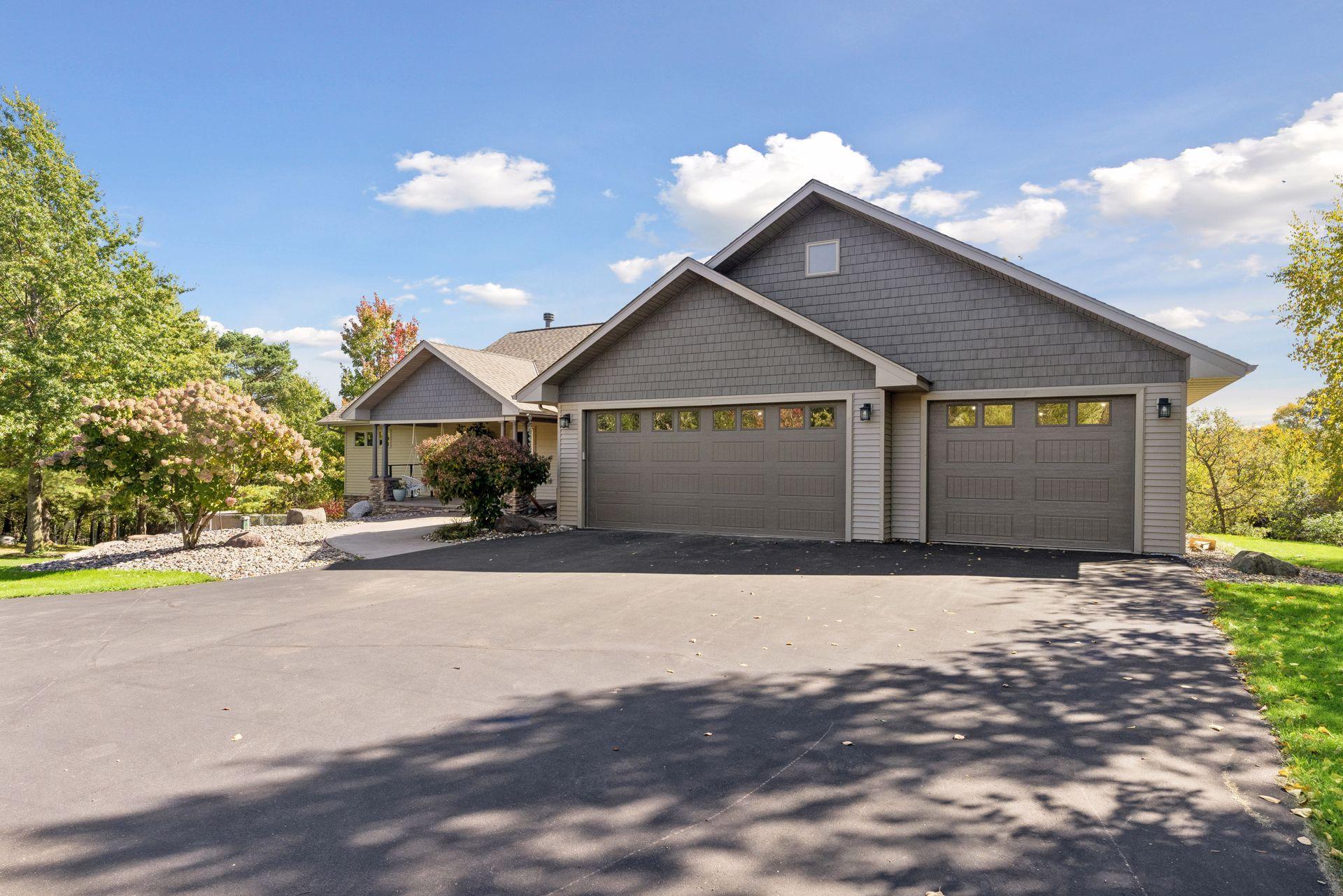 555 Chinnock Lane Property Photo 6