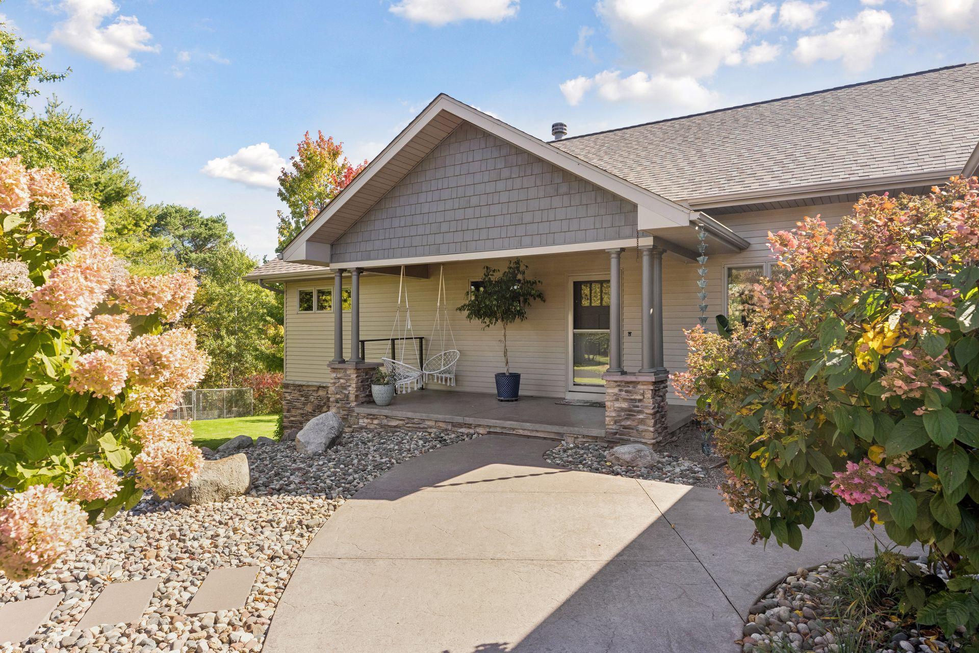 555 Chinnock Lane Property Photo 9