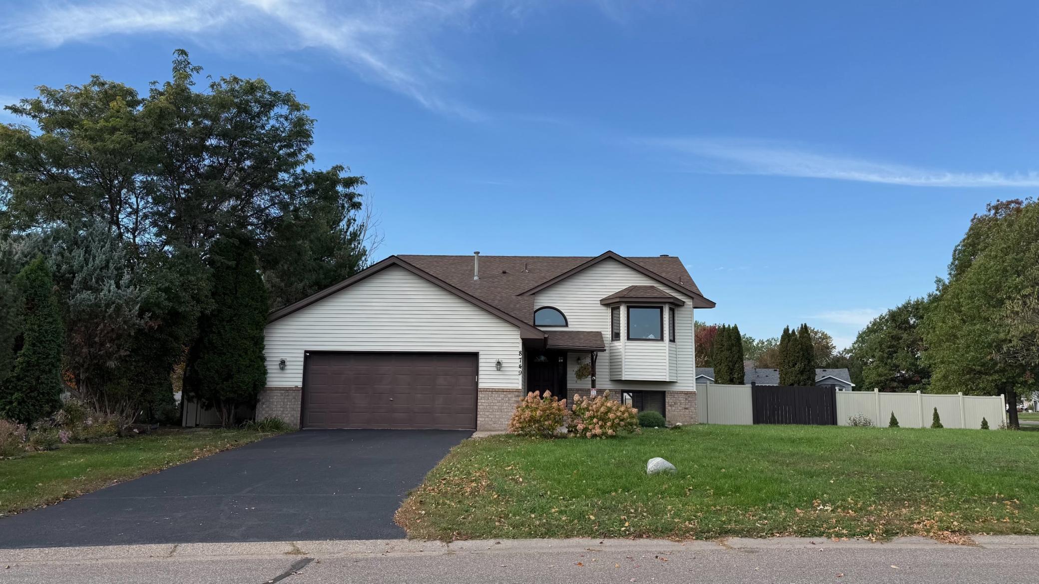 8749 Queens Gardens Property Photo 1