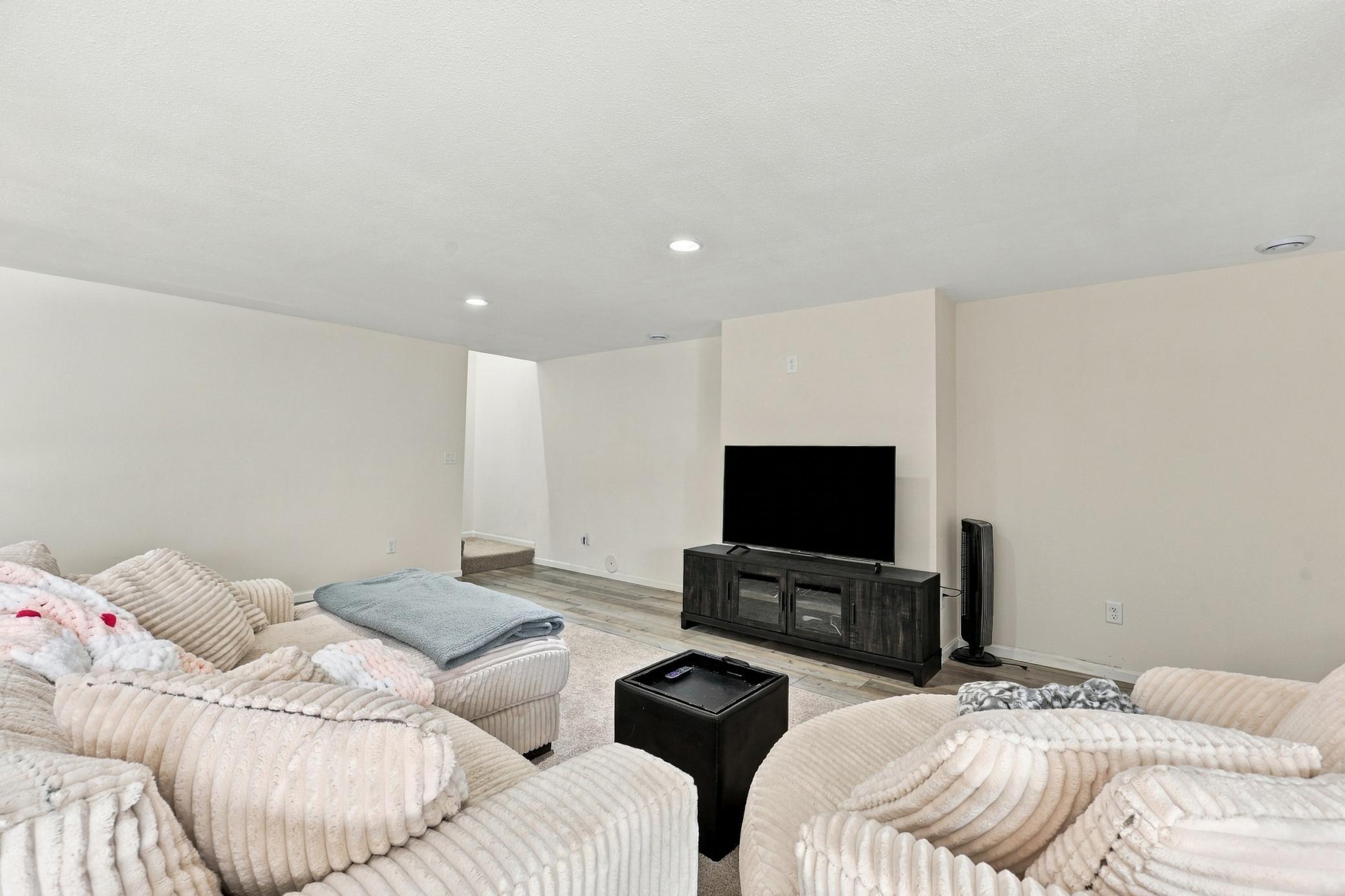 140 Annies Way Property Photo 32