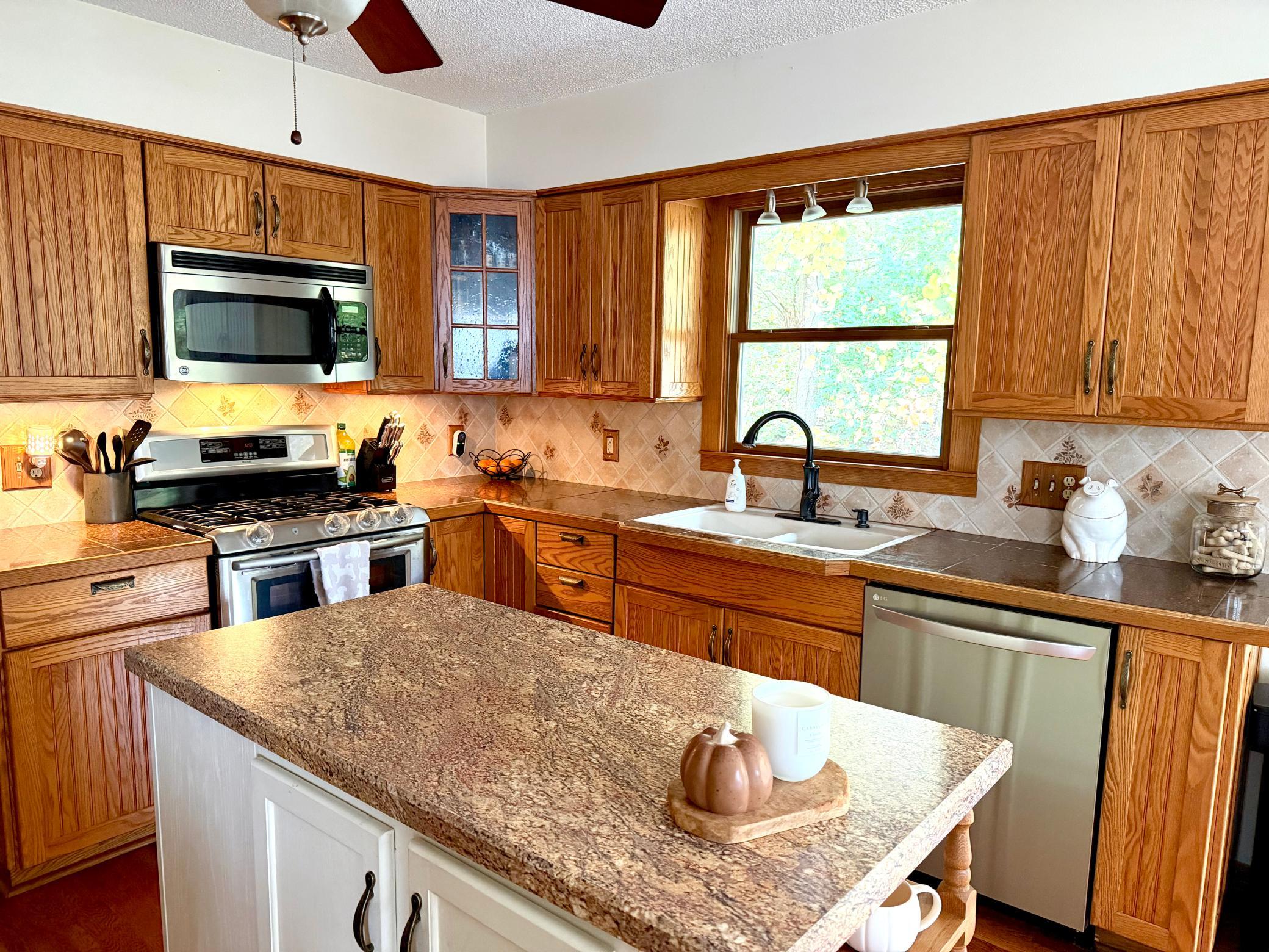 3205 Cliffside Drive Property Photo 6
