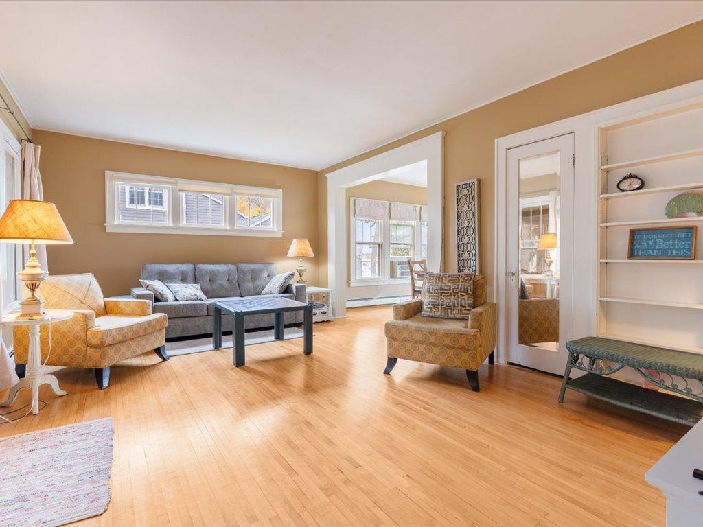 109 Lake Street E Property Photo 3
