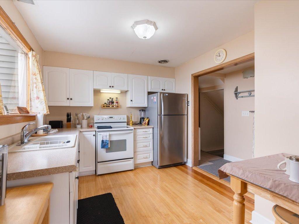 109 Lake Street E Property Photo 8