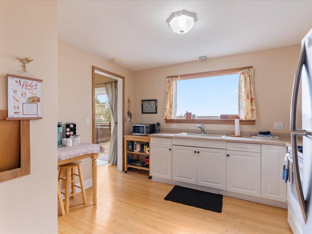 109 Lake Street E Property Photo 10