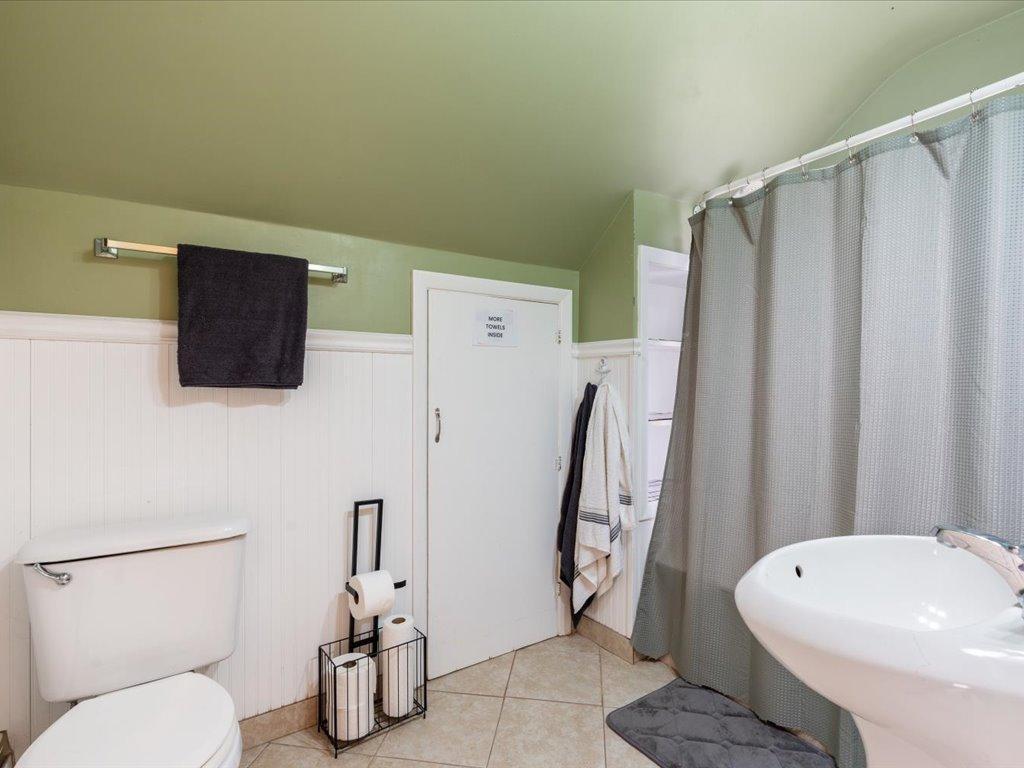 109 Lake Street E Property Photo 11