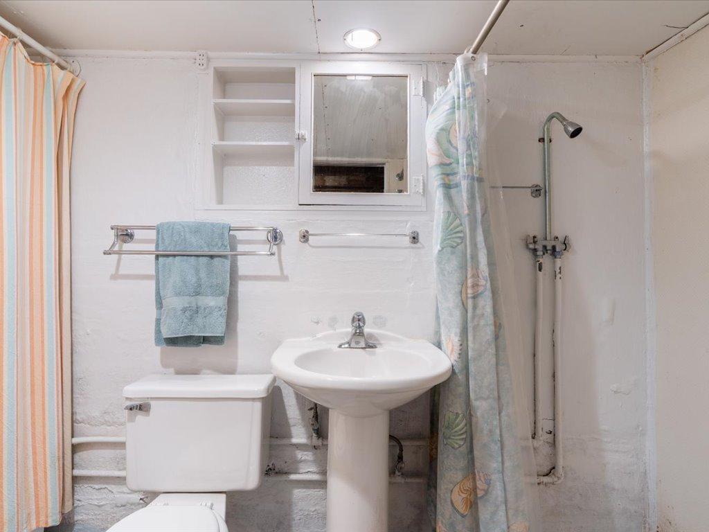 109 Lake Street E Property Photo 16