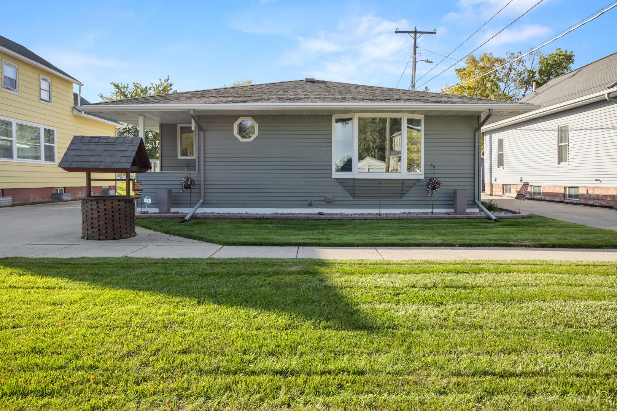115 3rd Avenue S Property Photo 1