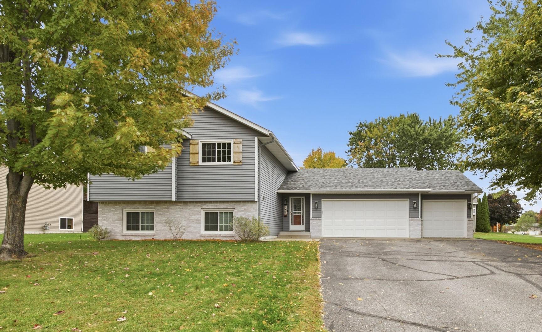 1206 Callaway Street E Property Photo 1
