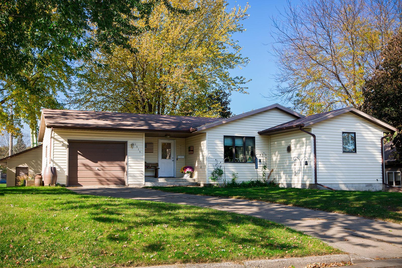 1515 Chandler Avenue N Property Photo 1