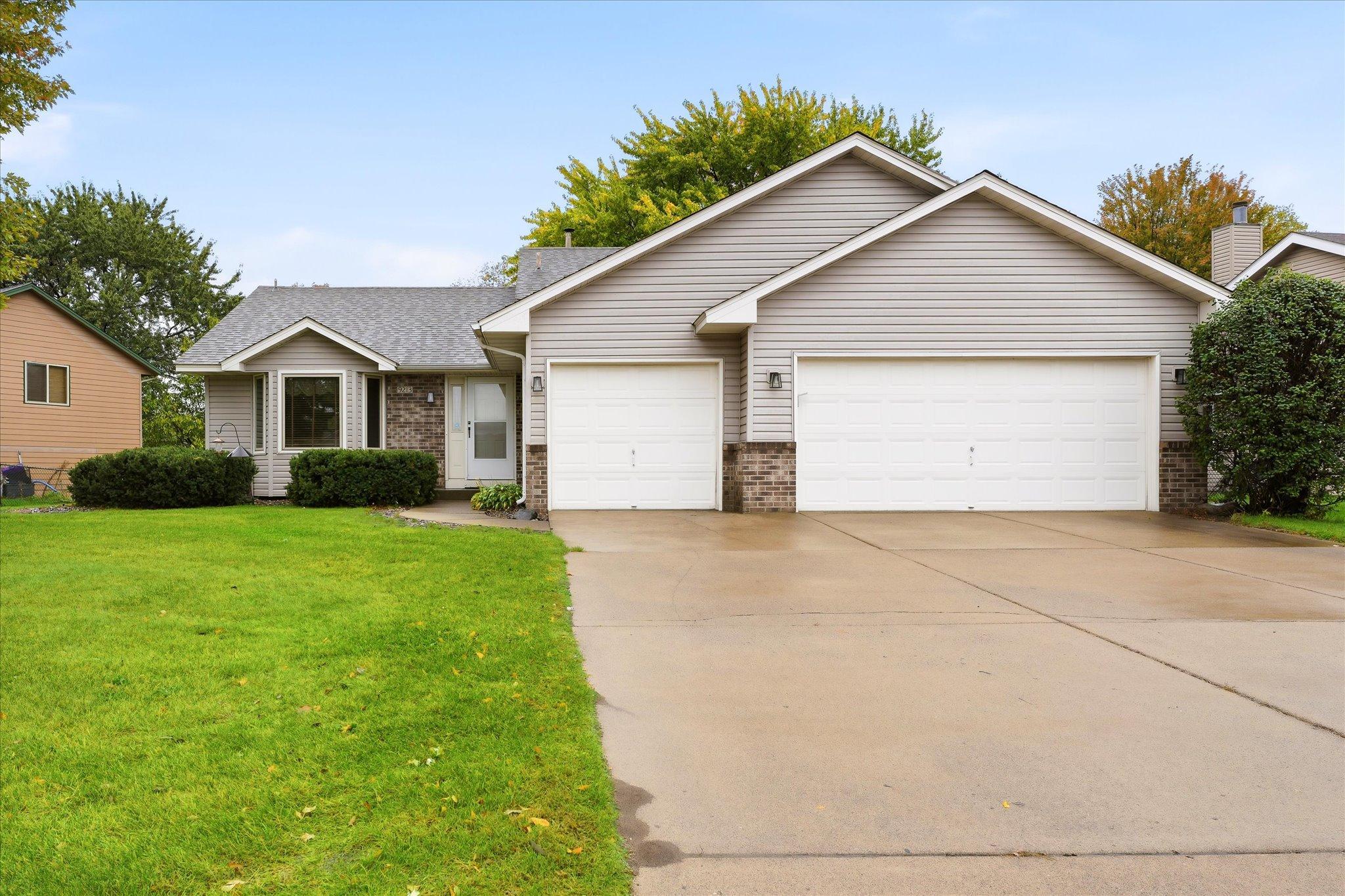 9213 Queens Gardens Property Photo 1