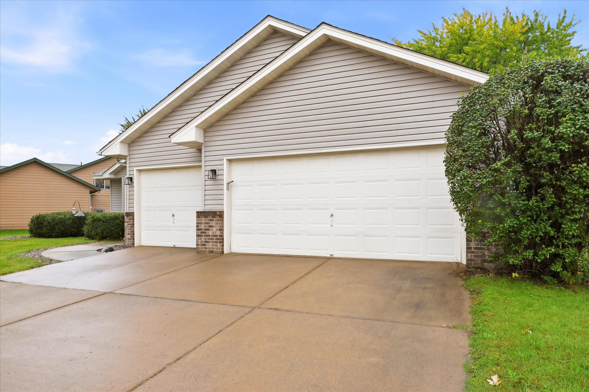 9213 Queens Gardens Property Photo 4