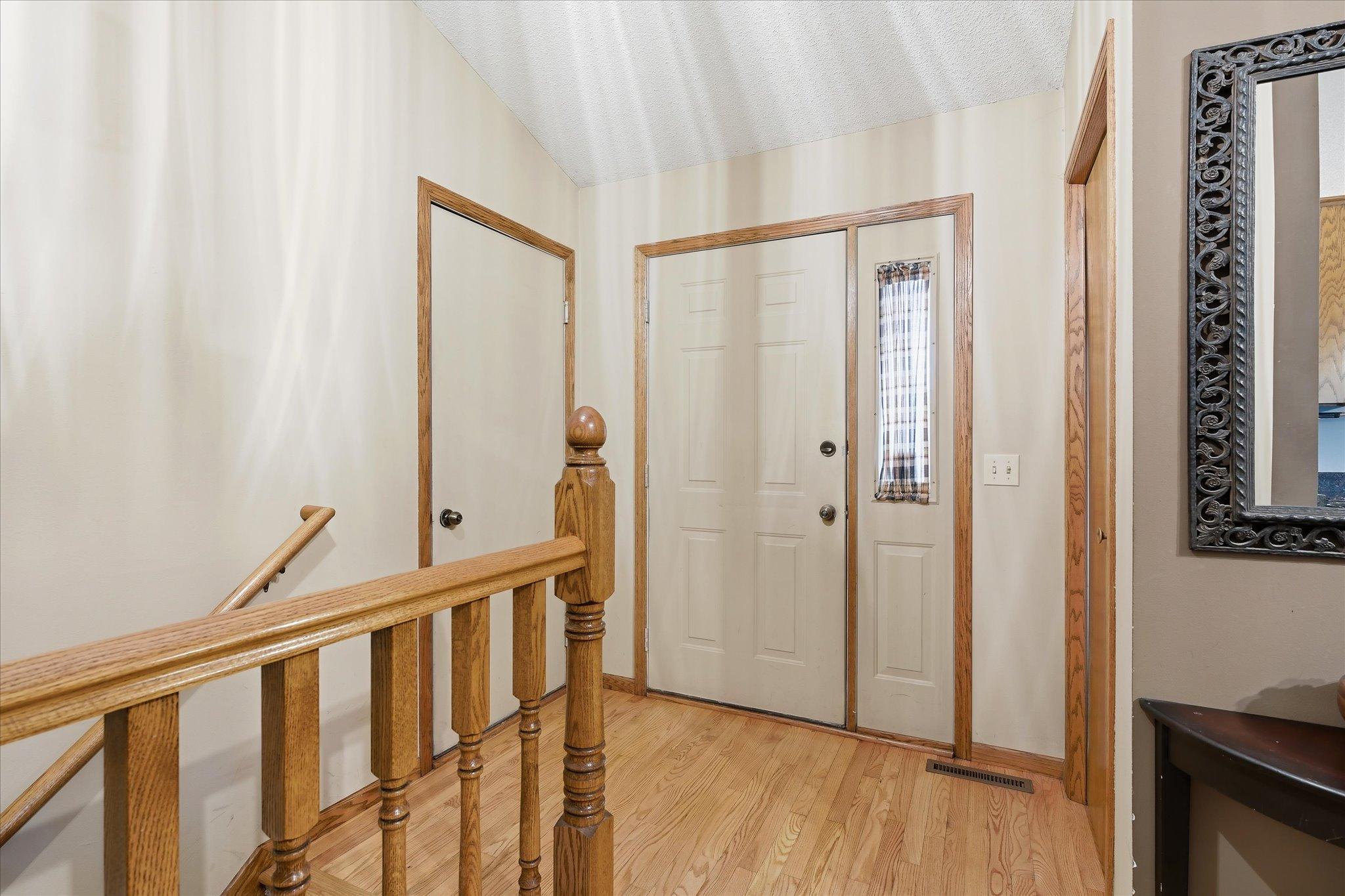 9213 Queens Gardens Property Photo 5