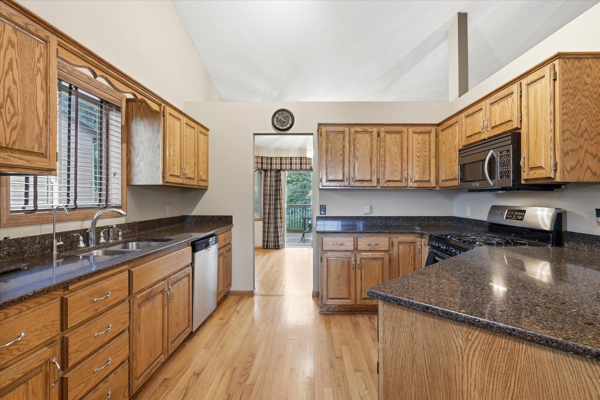 9213 Queens Gardens Property Photo 13