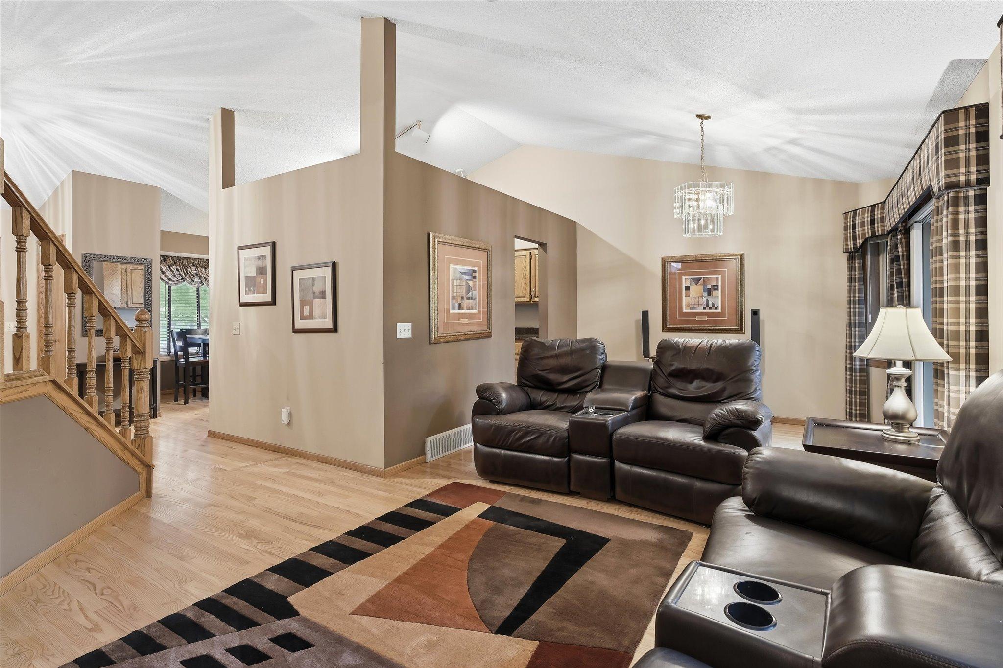 9213 Queens Gardens Property Photo 27
