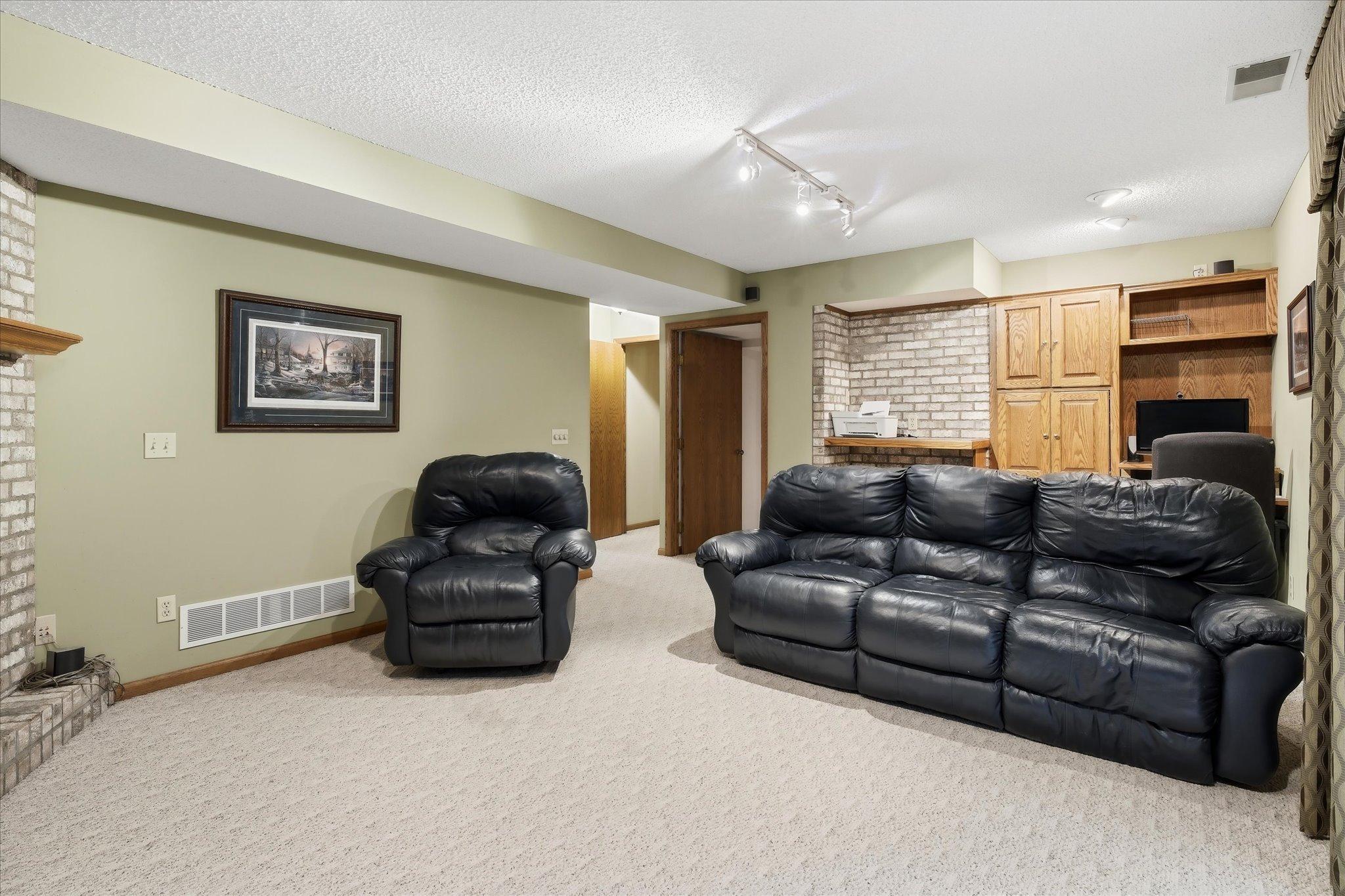 9213 Queens Gardens Property Photo 39