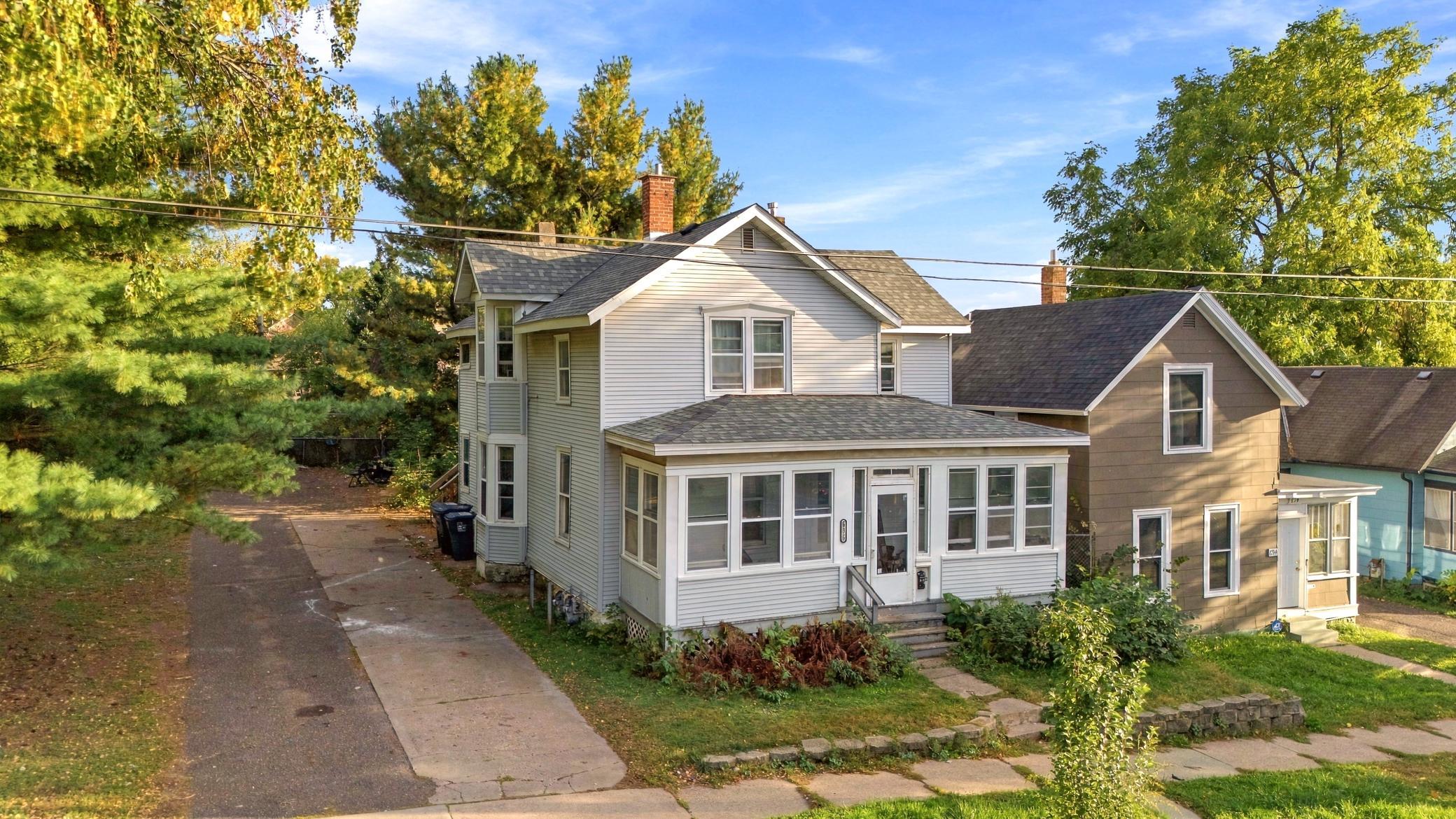 696 5th Street E Property Photo 1