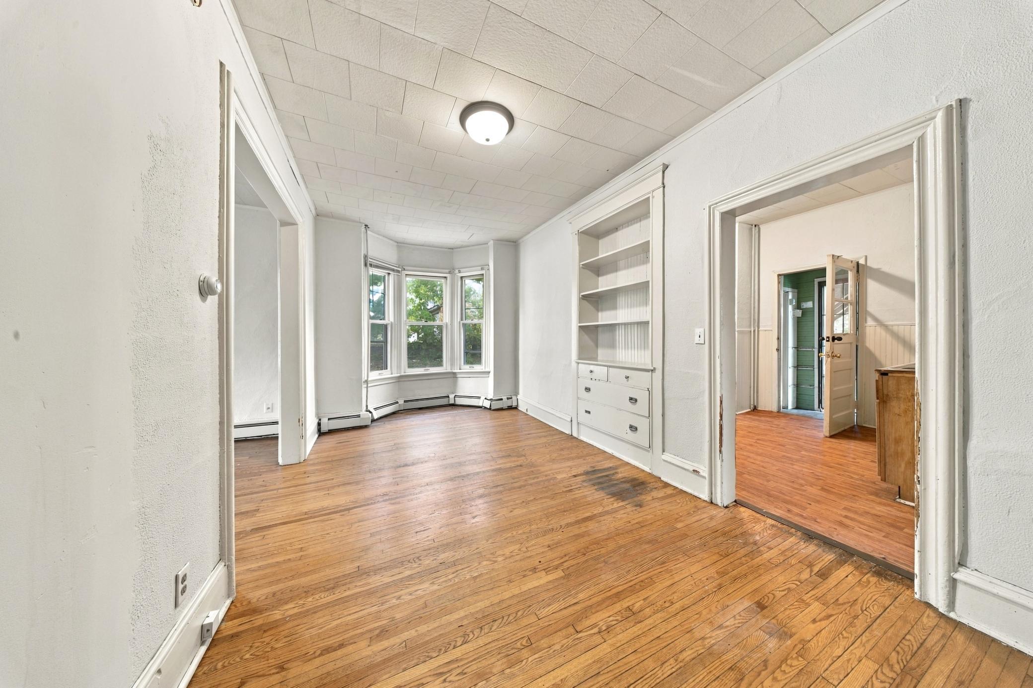 696 5th Street E Property Photo 2