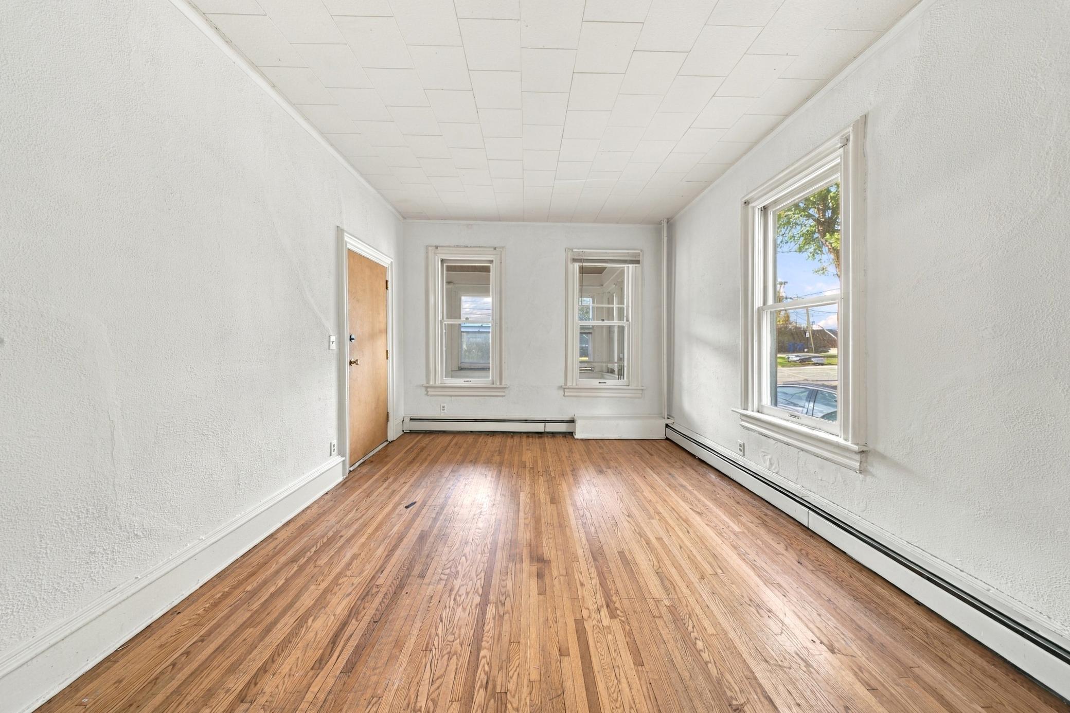 696 5th Street E Property Photo 4
