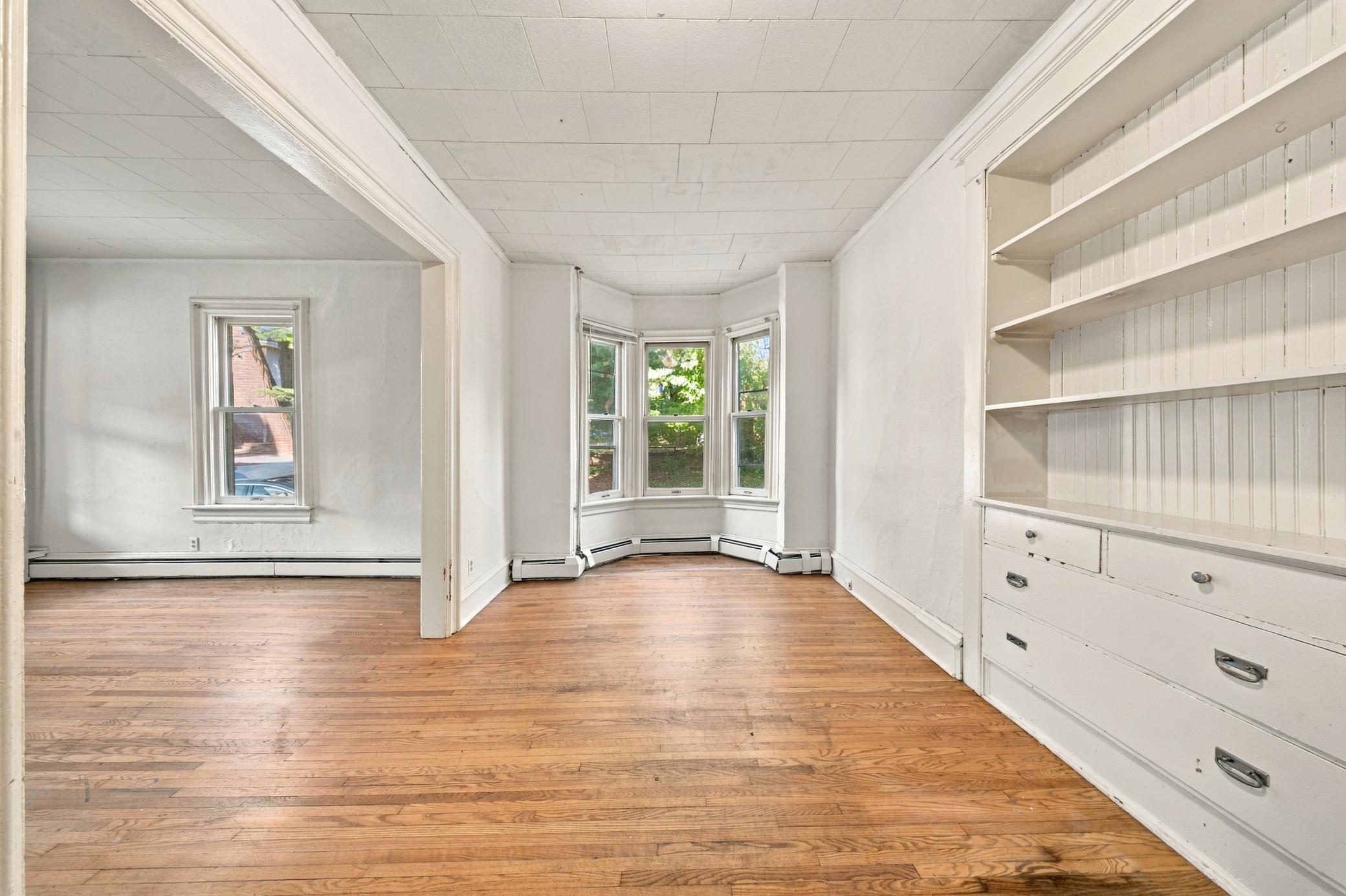 696 5th Street E Property Photo 5