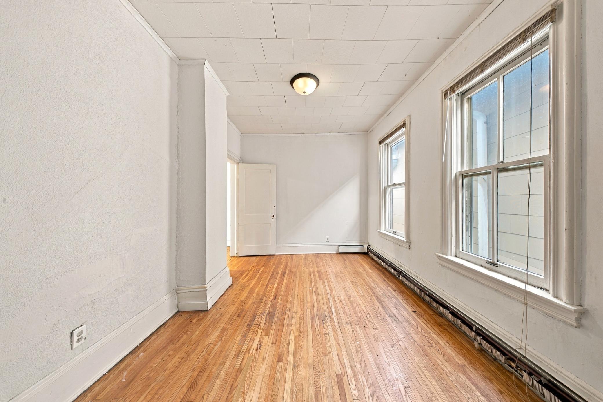696 5th Street E Property Photo 6