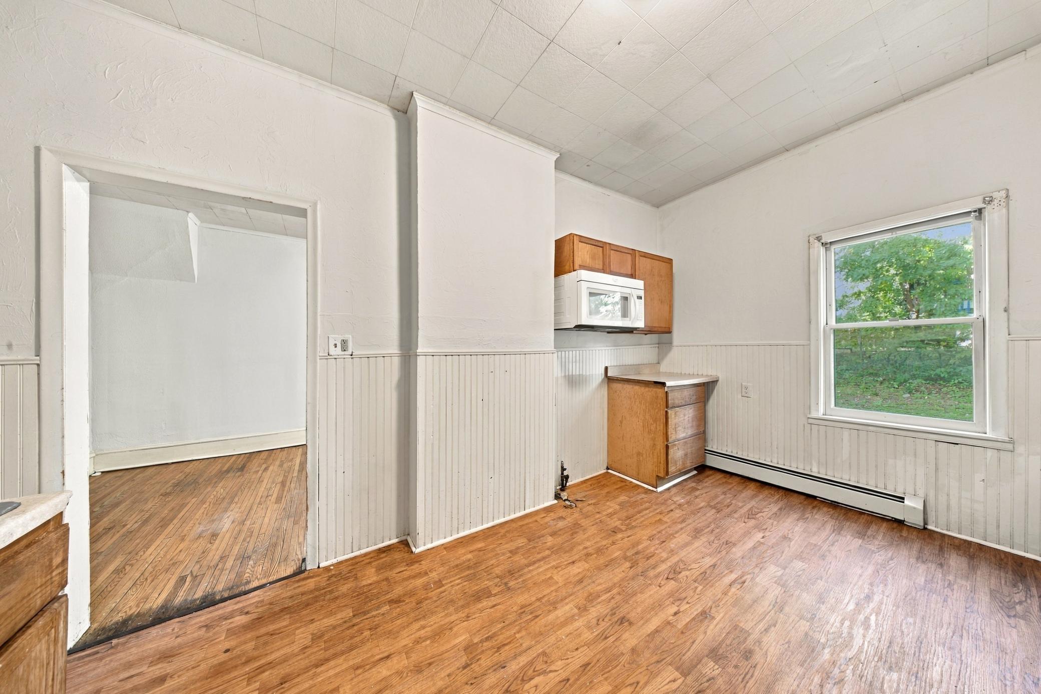 696 5th Street E Property Photo 7