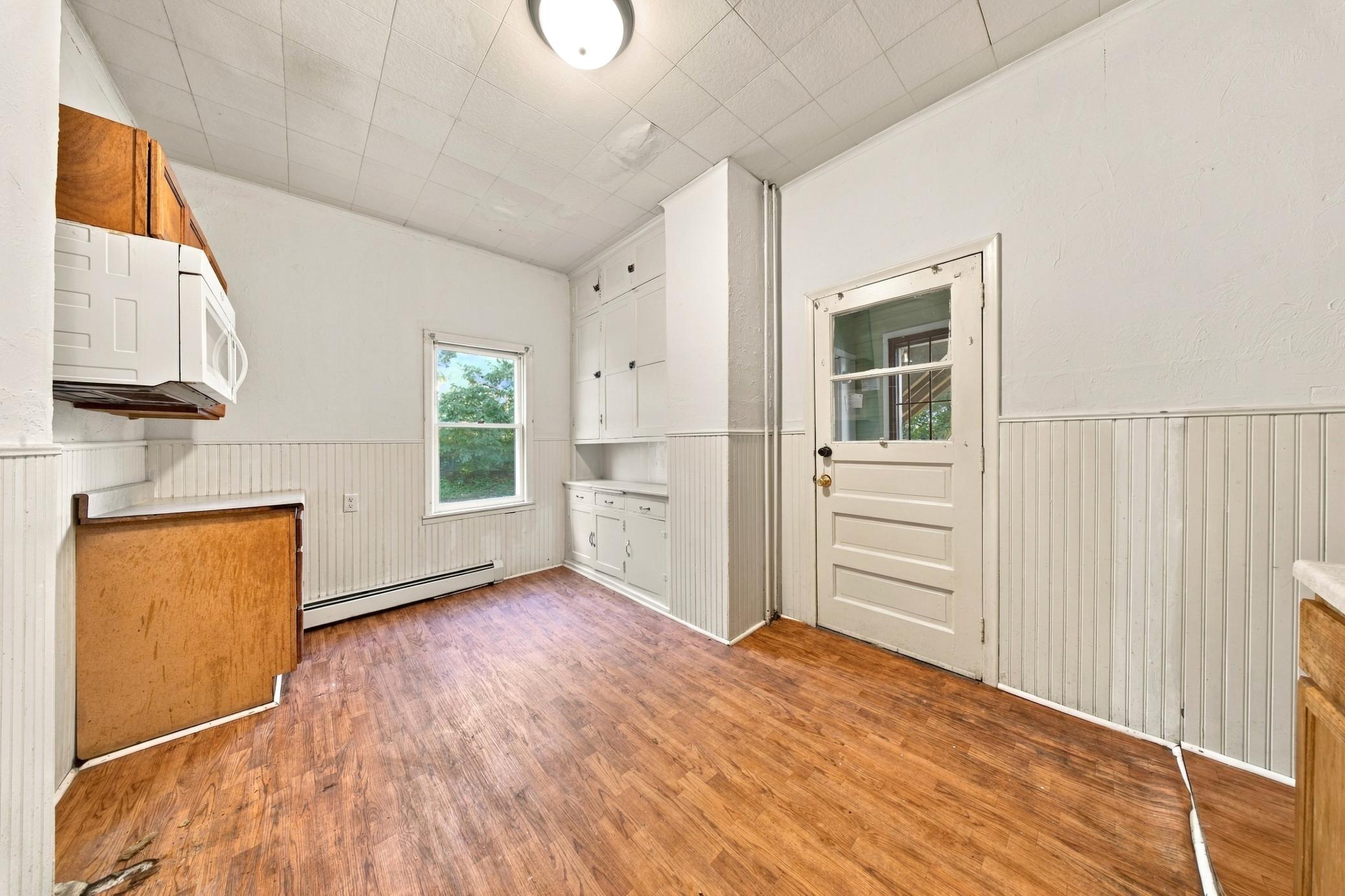 696 5th Street E Property Photo 8
