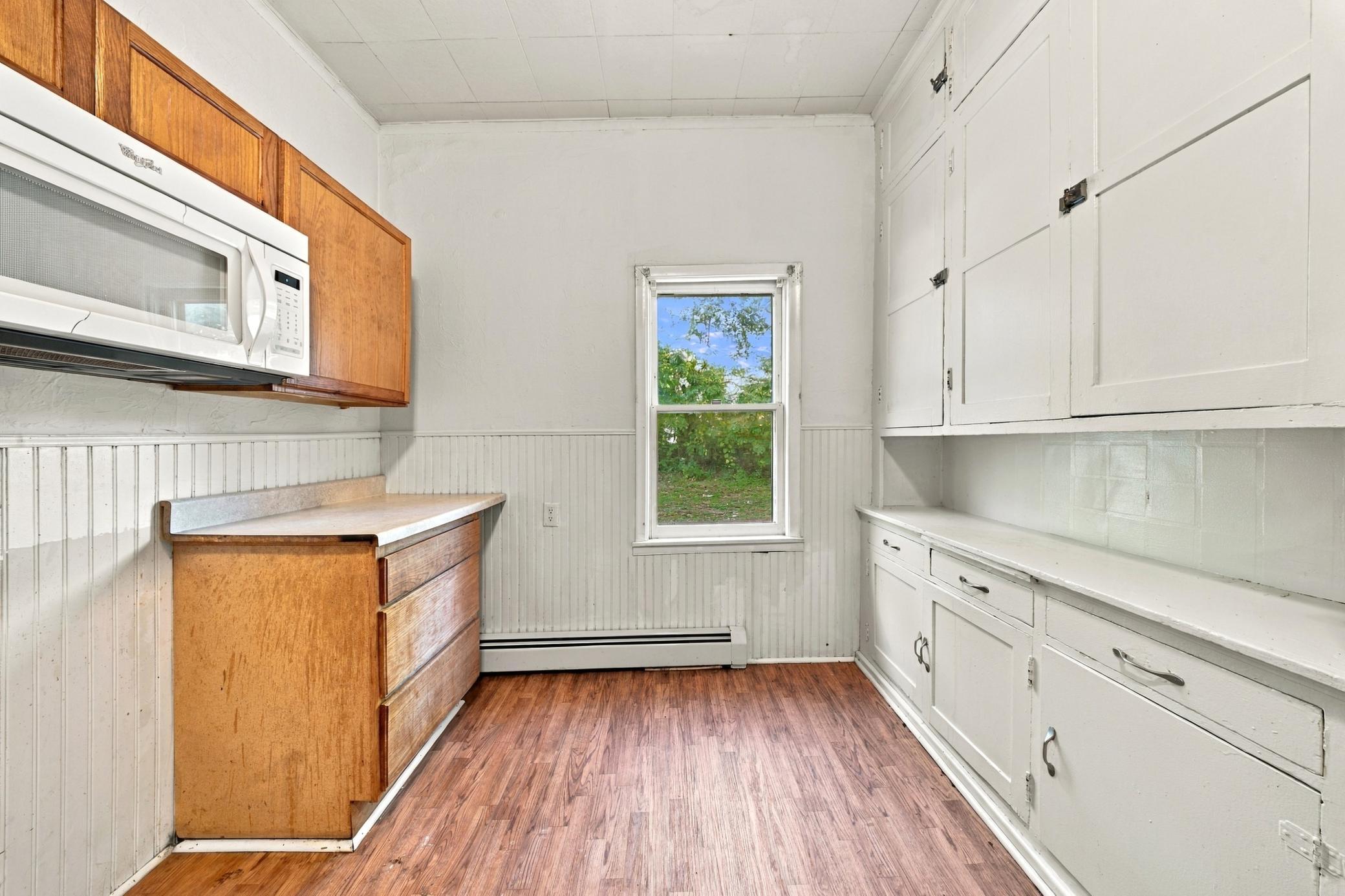 696 5th Street E Property Photo 9