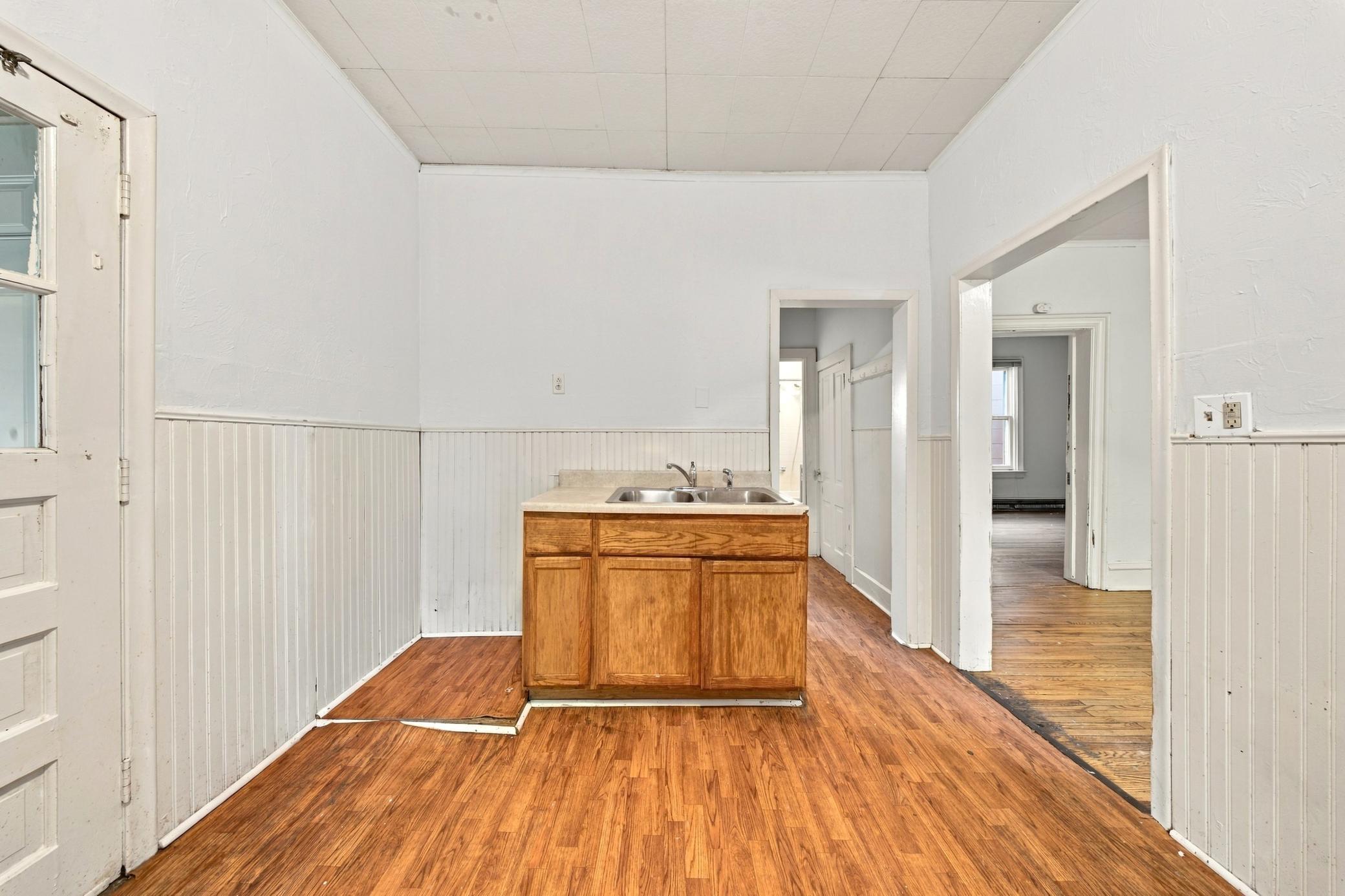 696 5th Street E Property Photo 10