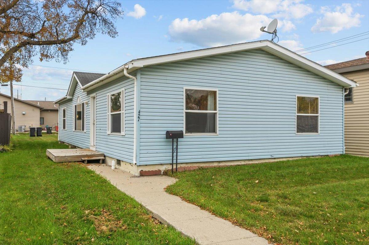 427 6th Street N Property Photo 1
