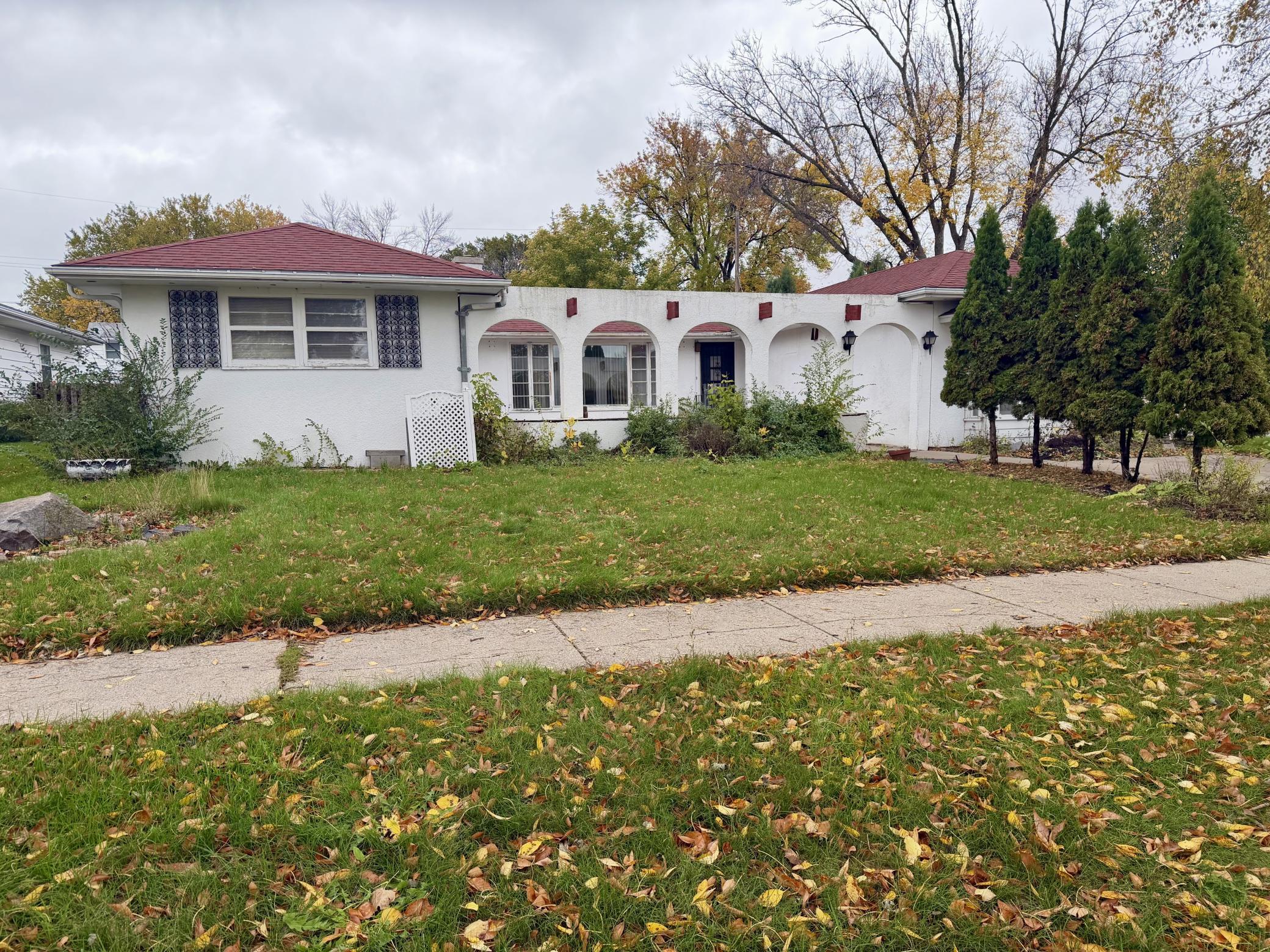1502 Elm Street N Property Photo 1