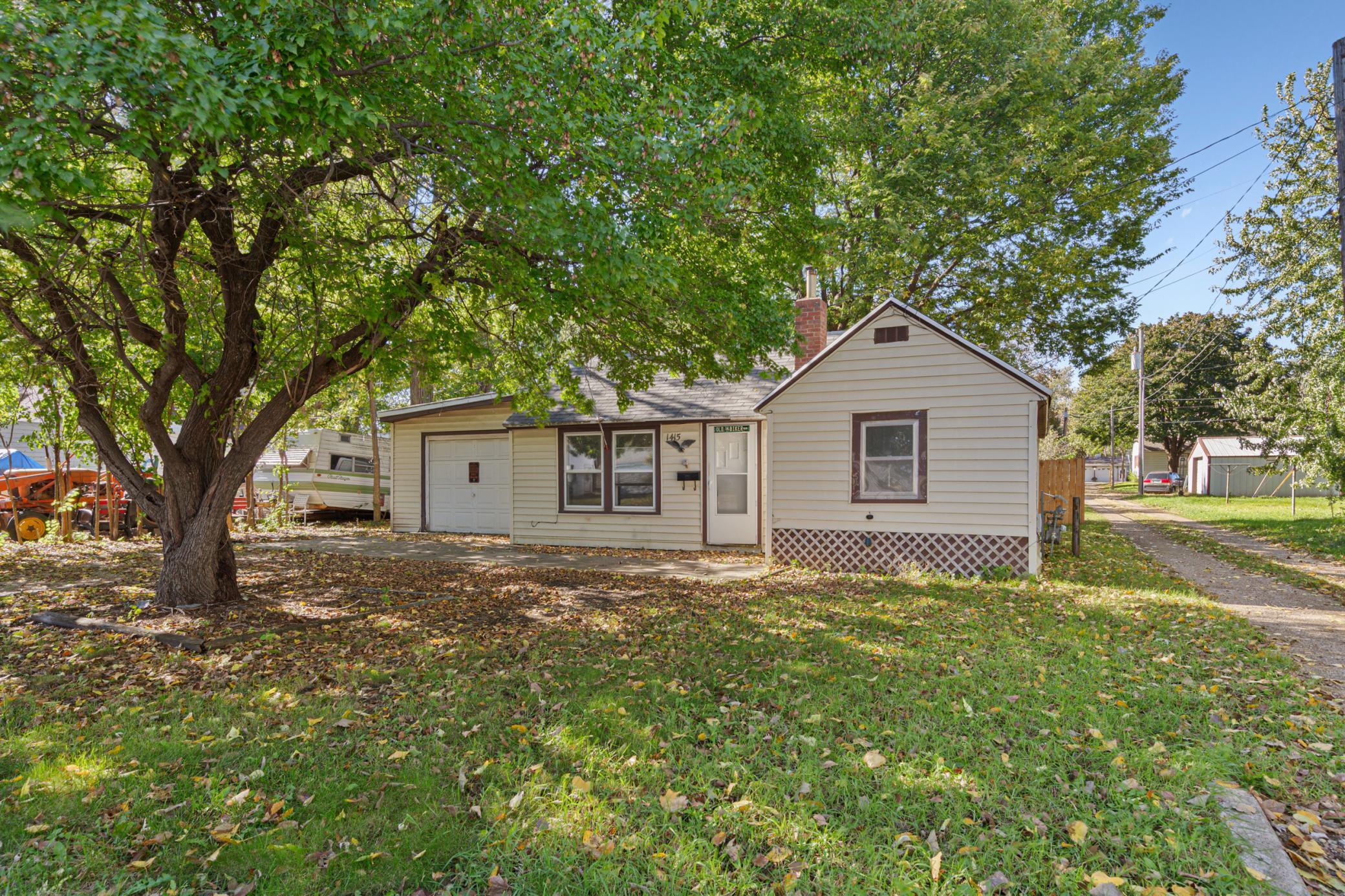 1415 N Elm Street Property Photo 1