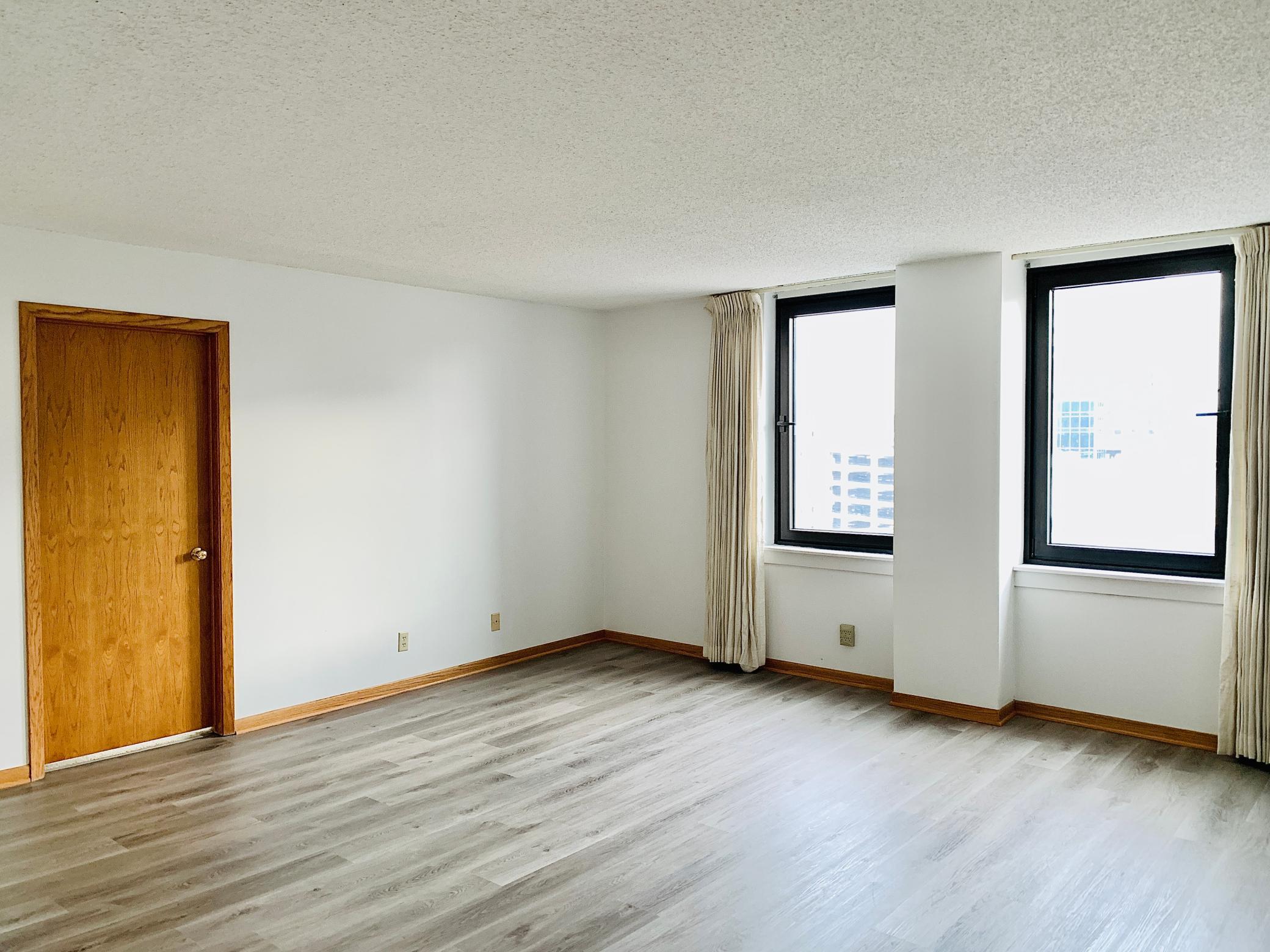 220 Broadway Avenue S 911 Property Photo 1