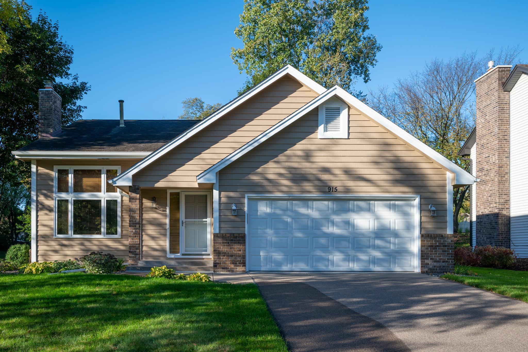 915 Park Knoll Drive Property Photo 1