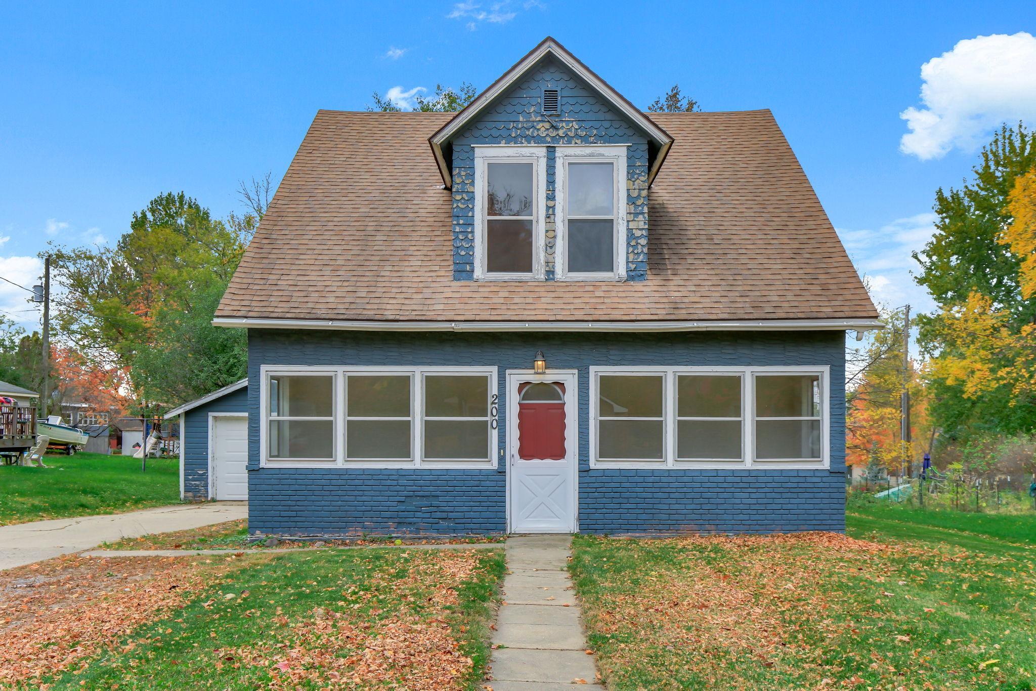 200 Excelsior Avenue N Property Photo 2