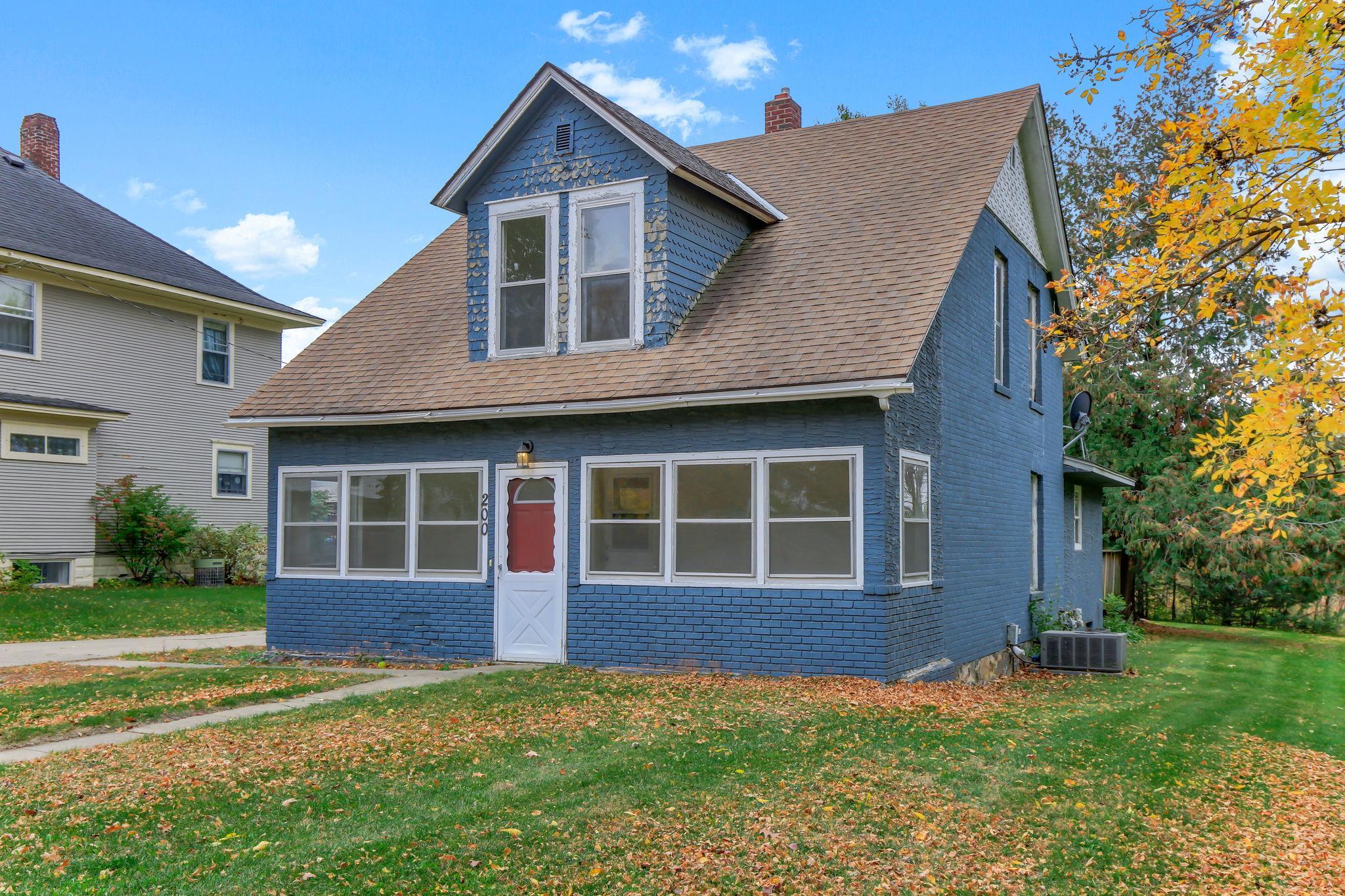 200 Excelsior Avenue N Property Photo 3