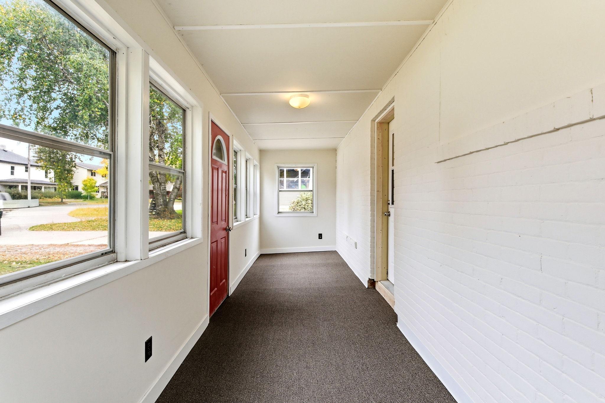 200 Excelsior Avenue N Property Photo 4