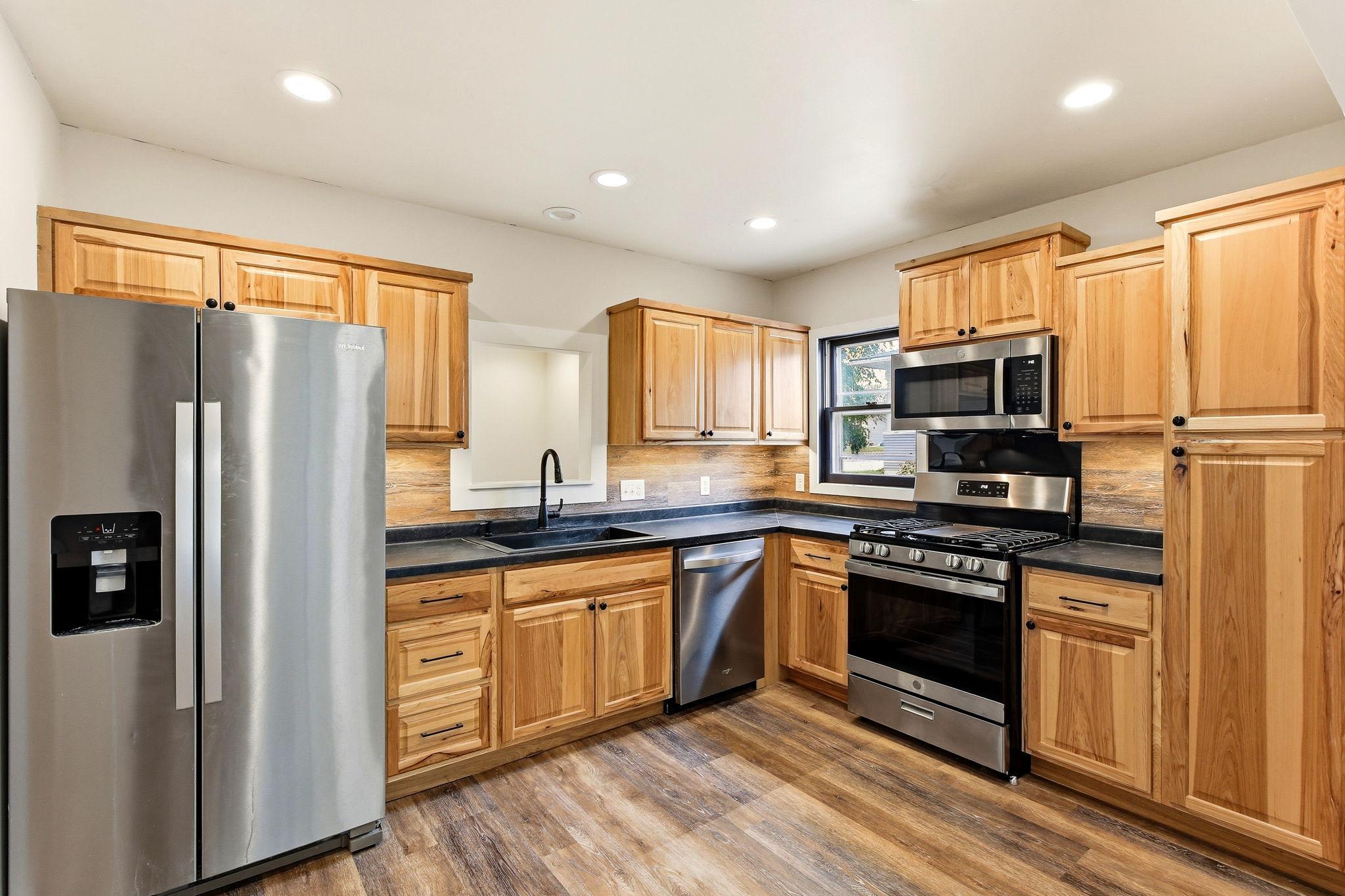 200 Excelsior Avenue N Property Photo 11