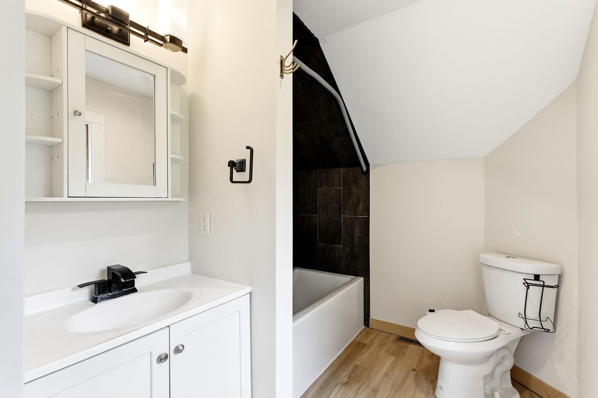 200 Excelsior Avenue N Property Photo 19