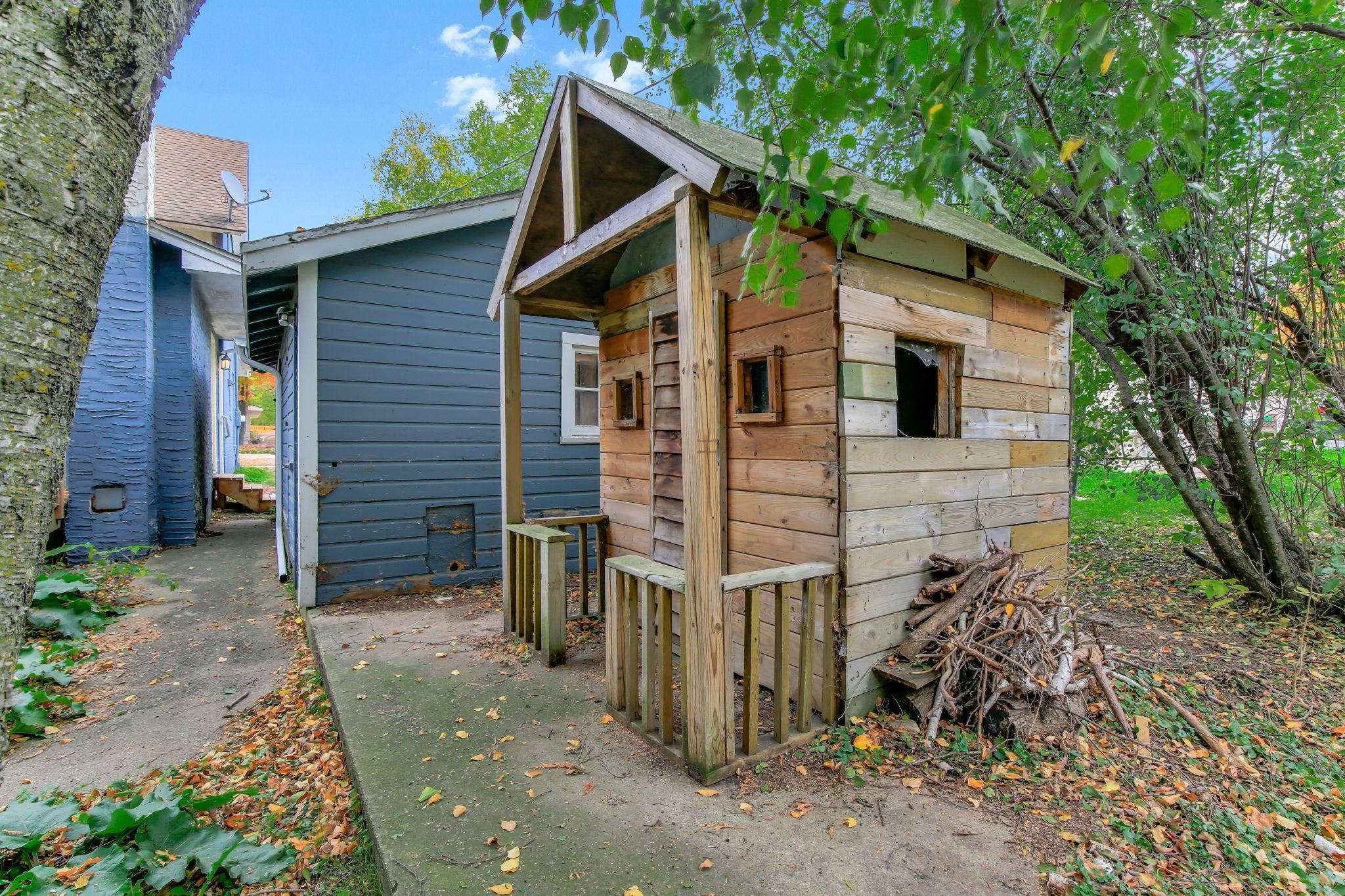 200 Excelsior Avenue N Property Photo 31