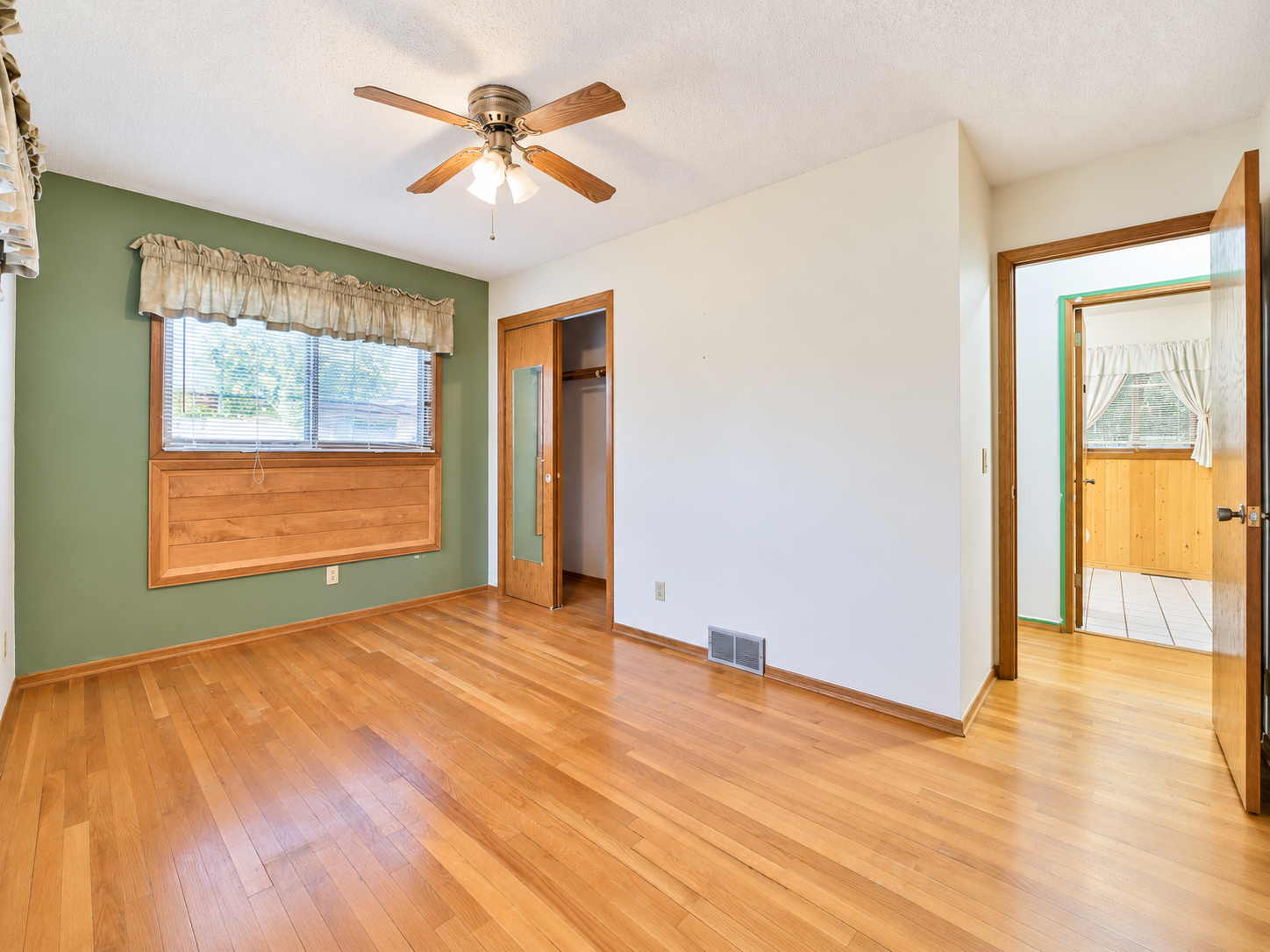 908 12th Avenue Ne Property Photo 9