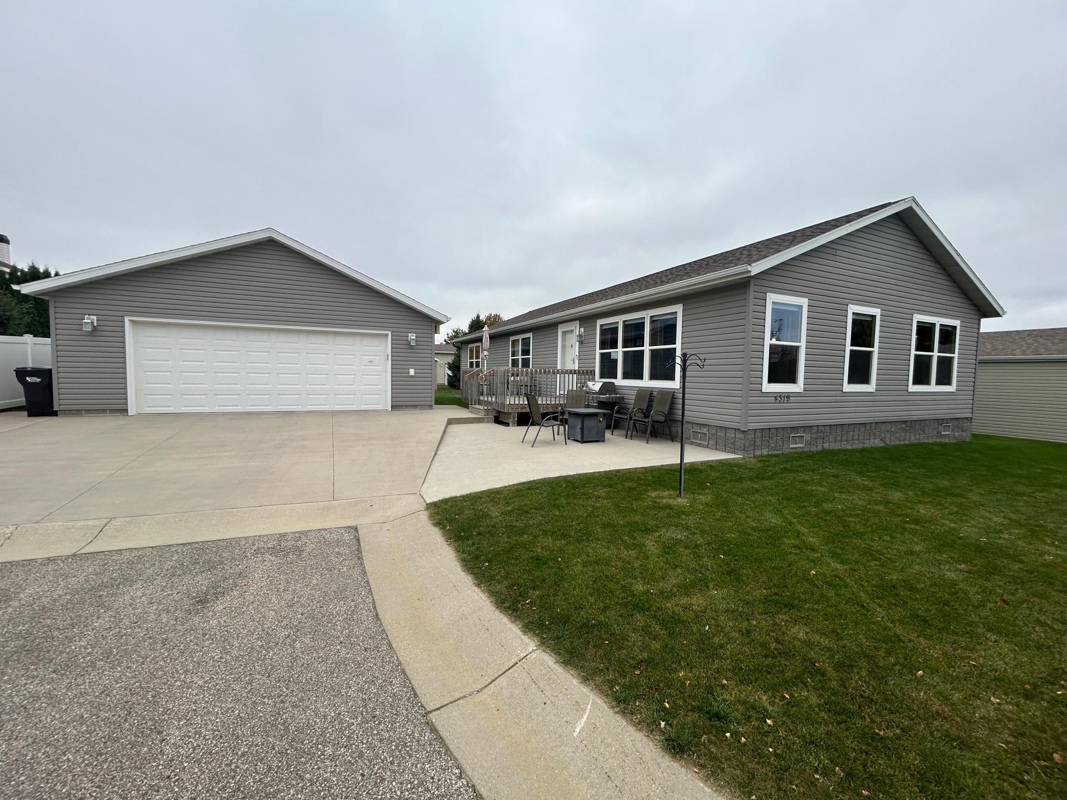 4319 Daffodil Avenue Se Property Photo 1