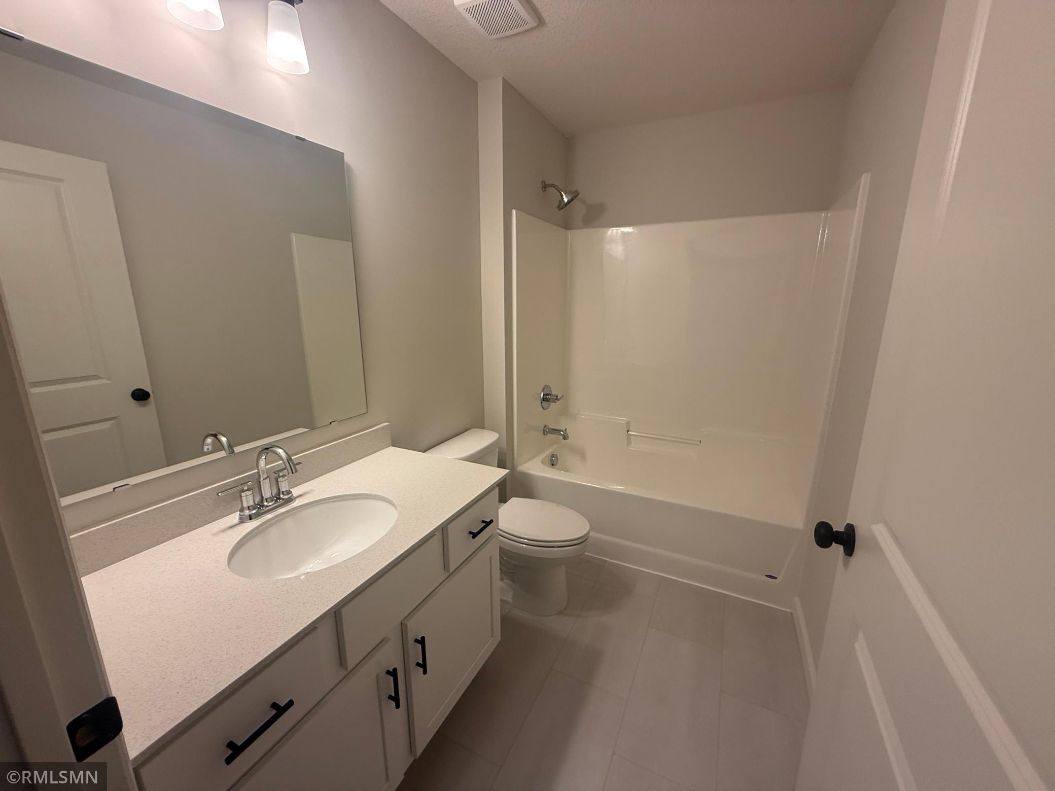 2480 Jacamar Avenue Ne Property Photo 4