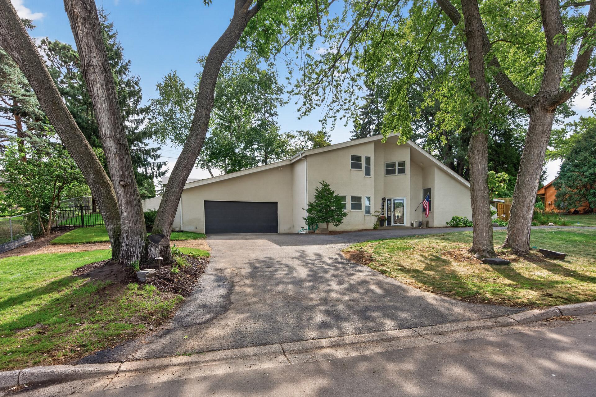 2420 Simpson Street Property Photo 1